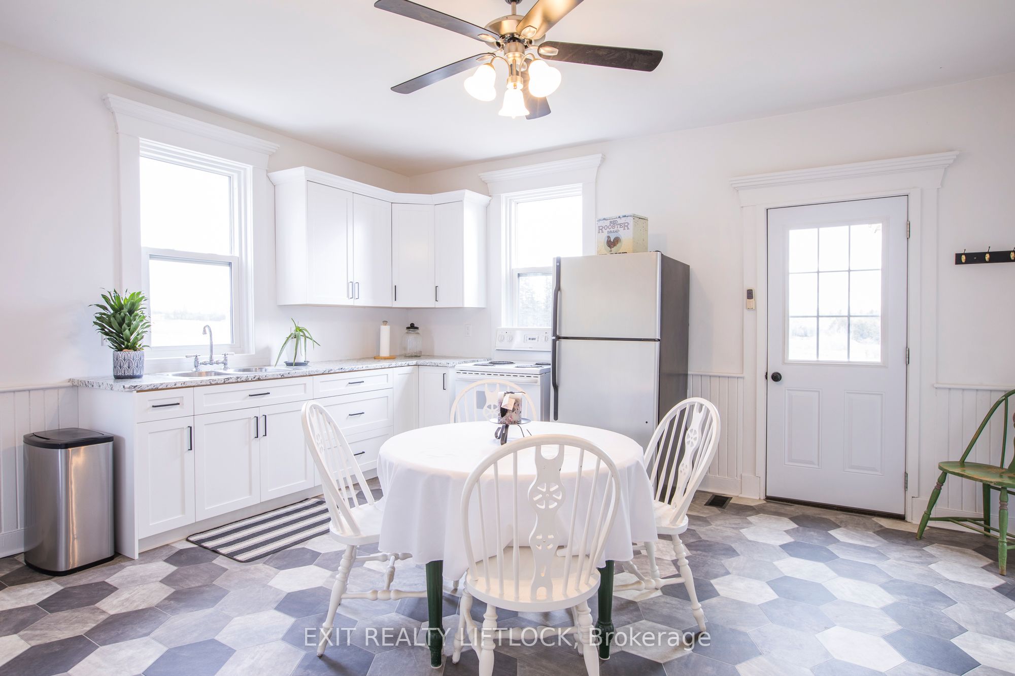 4922 Highway 7 Property Photo 6