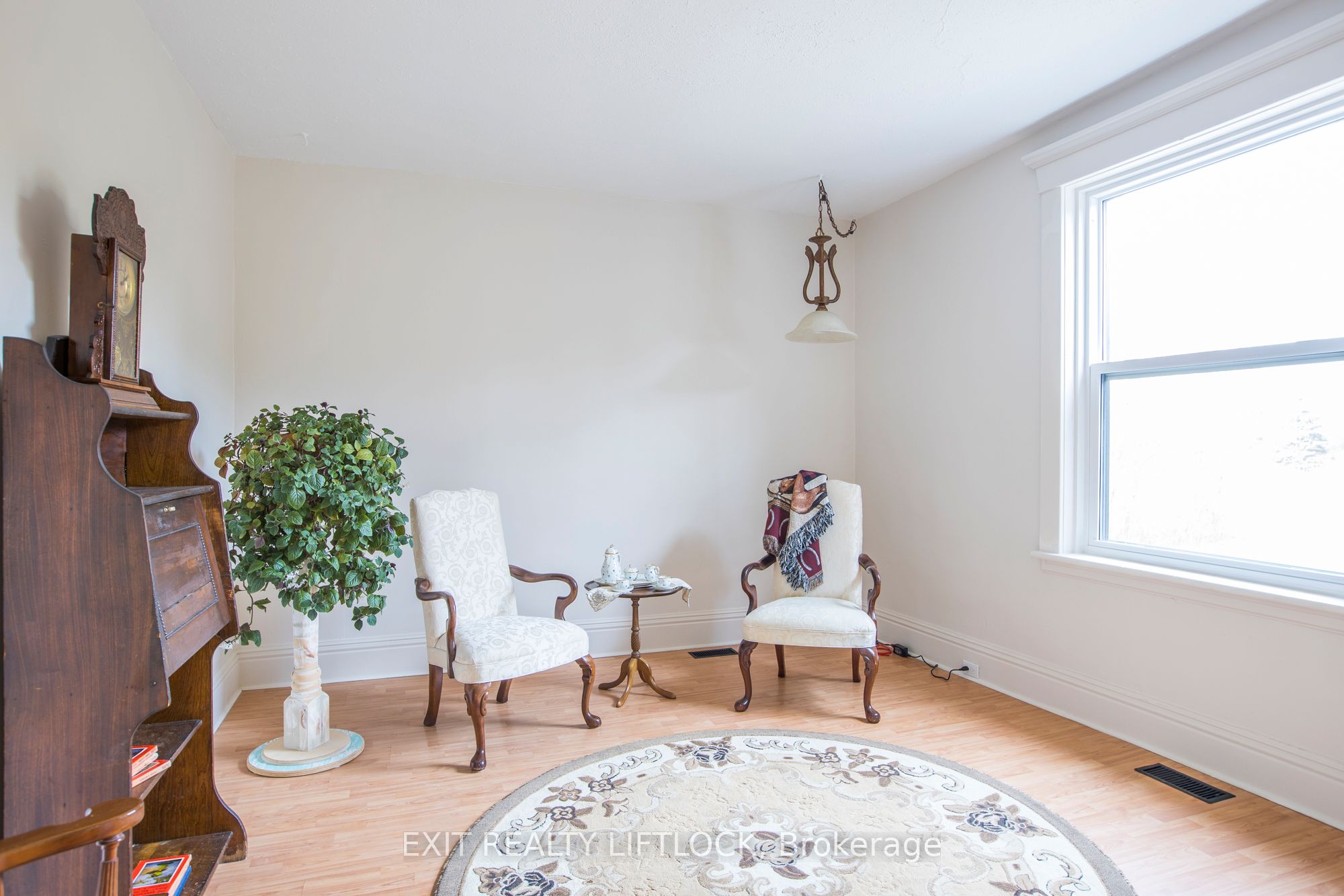 4922 Highway 7 Property Photo 8