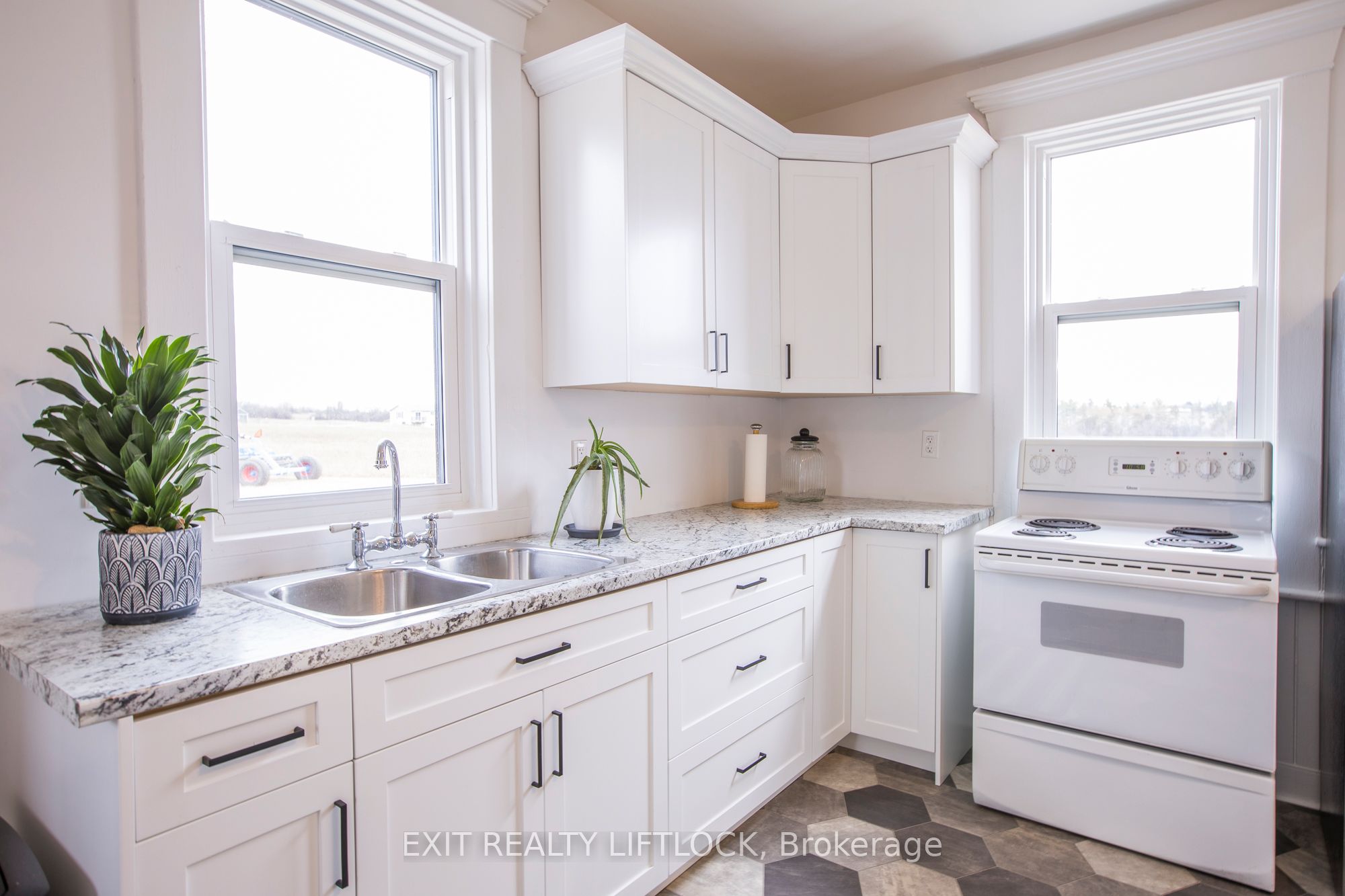 4922 Highway 7 Property Photo 11