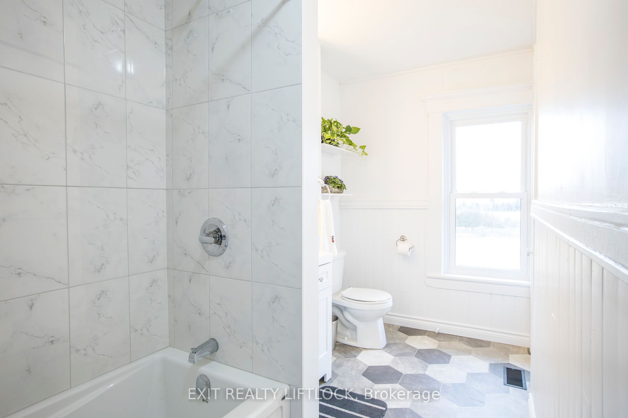 4922 Highway 7 Property Photo 16