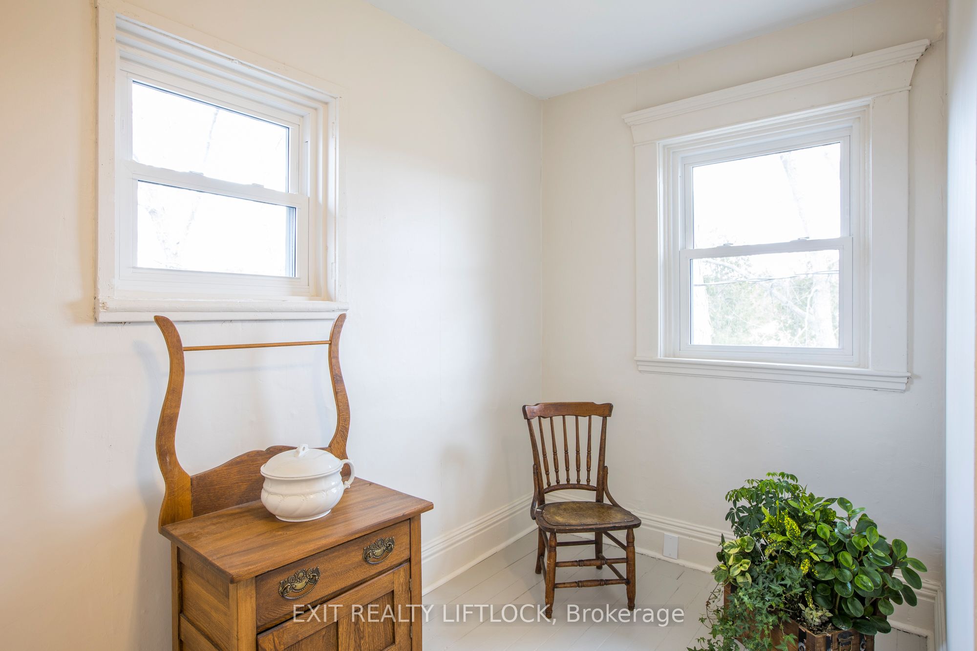 4922 Highway 7 Property Photo 22