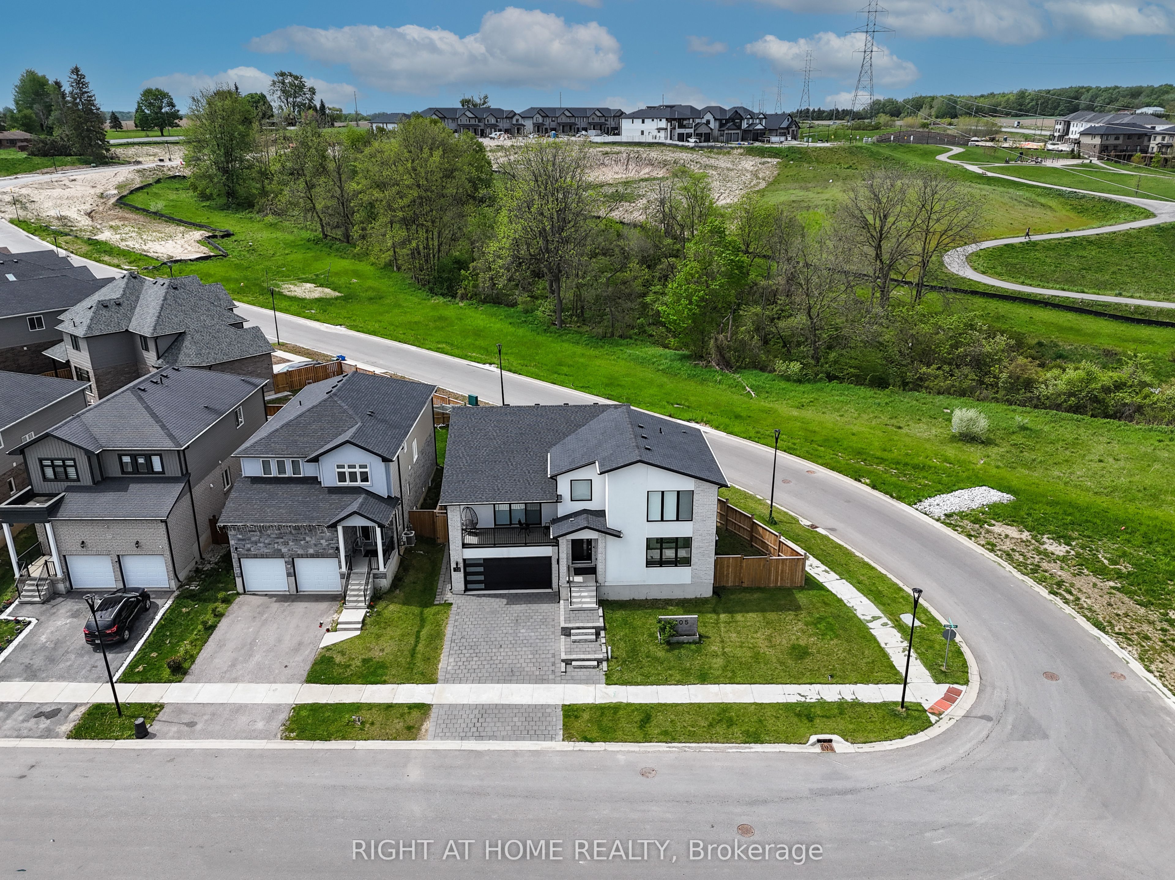 2705 Oriole Drive Property Photo 4