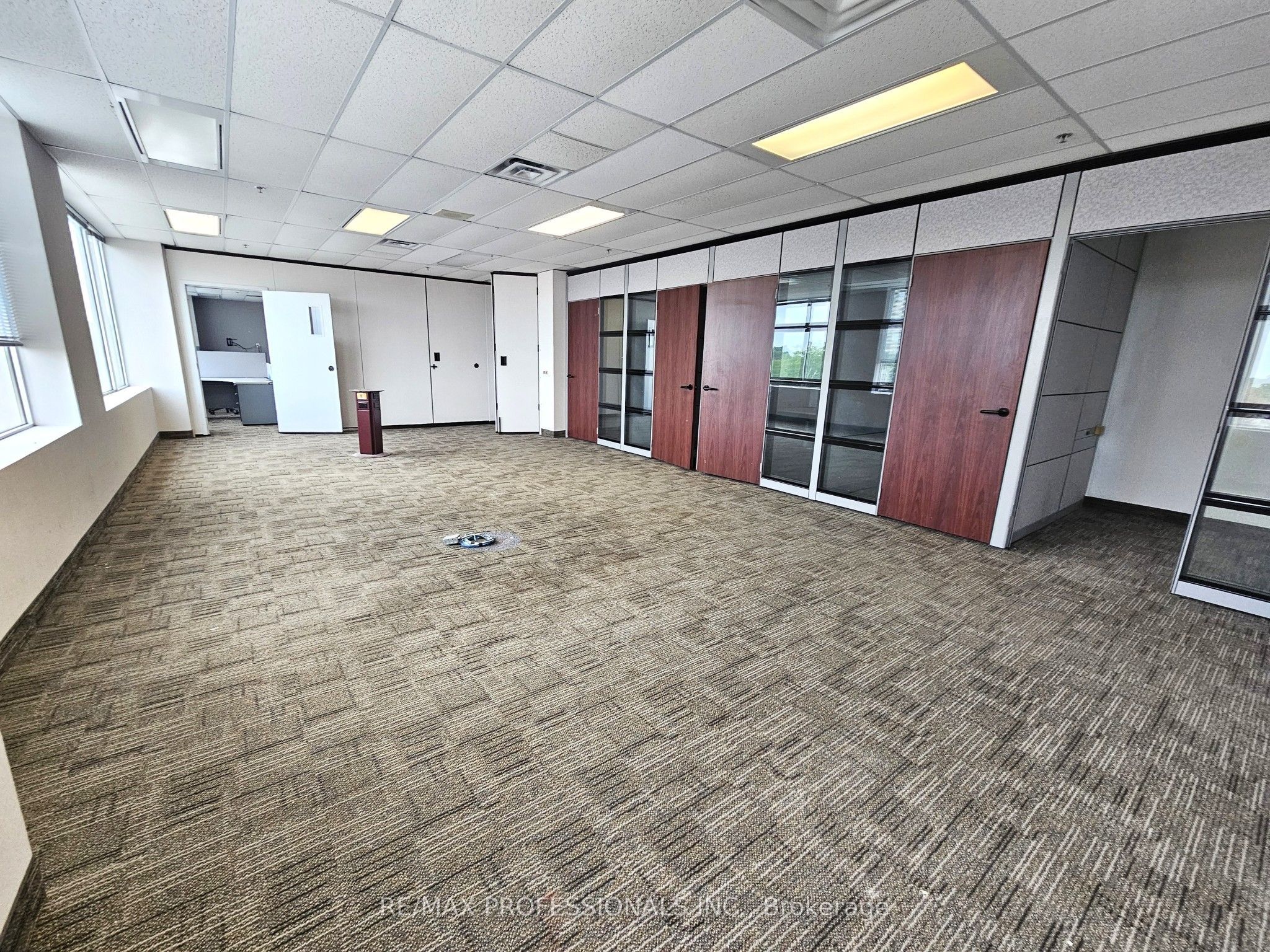 649 Scottsdale Drive 402 Property Photo 14