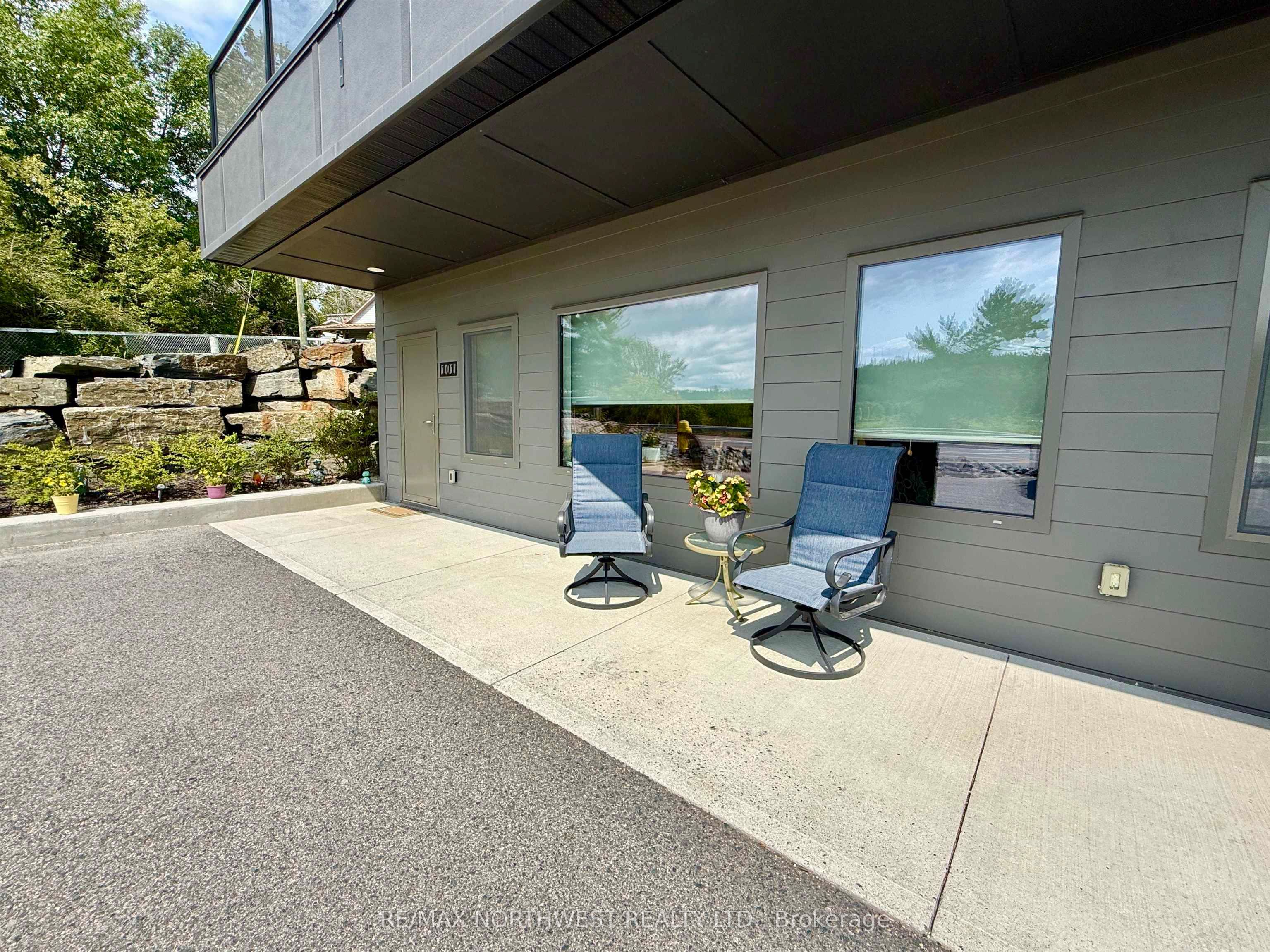 561 Veterans Drive 101 Property Photo 3