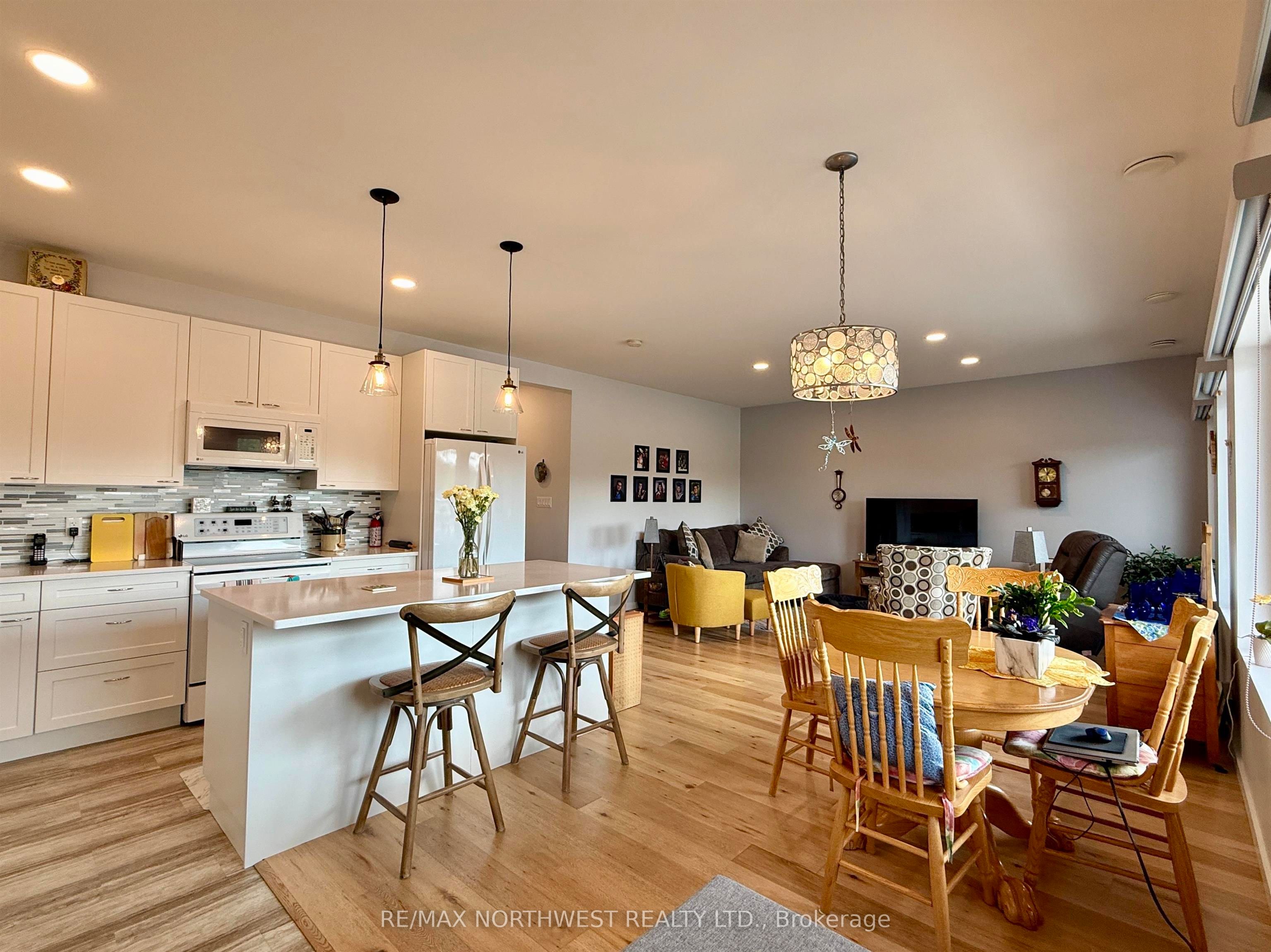 561 Veterans Drive 101 Property Photo 4