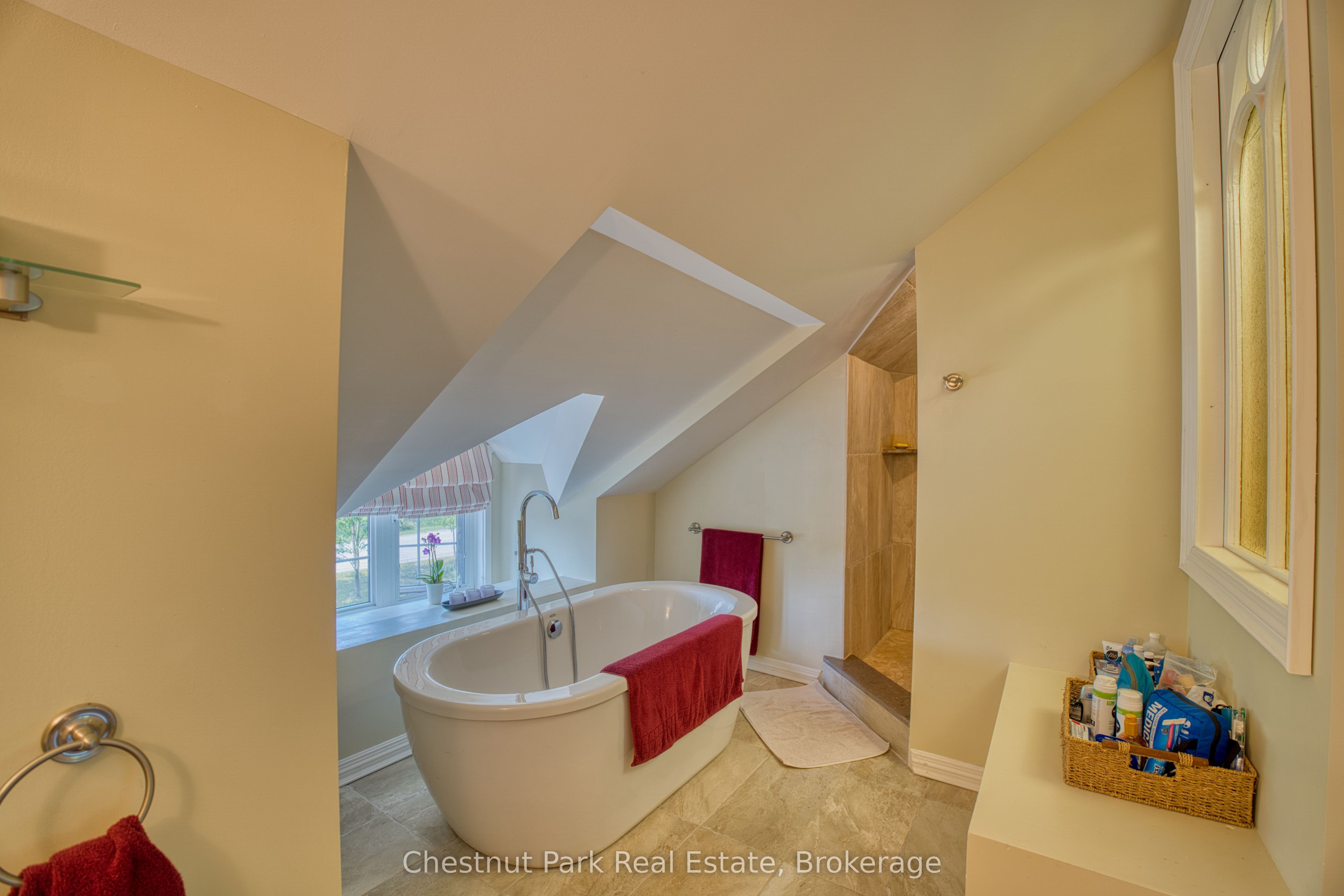 76 Everett Road Property Photo 16