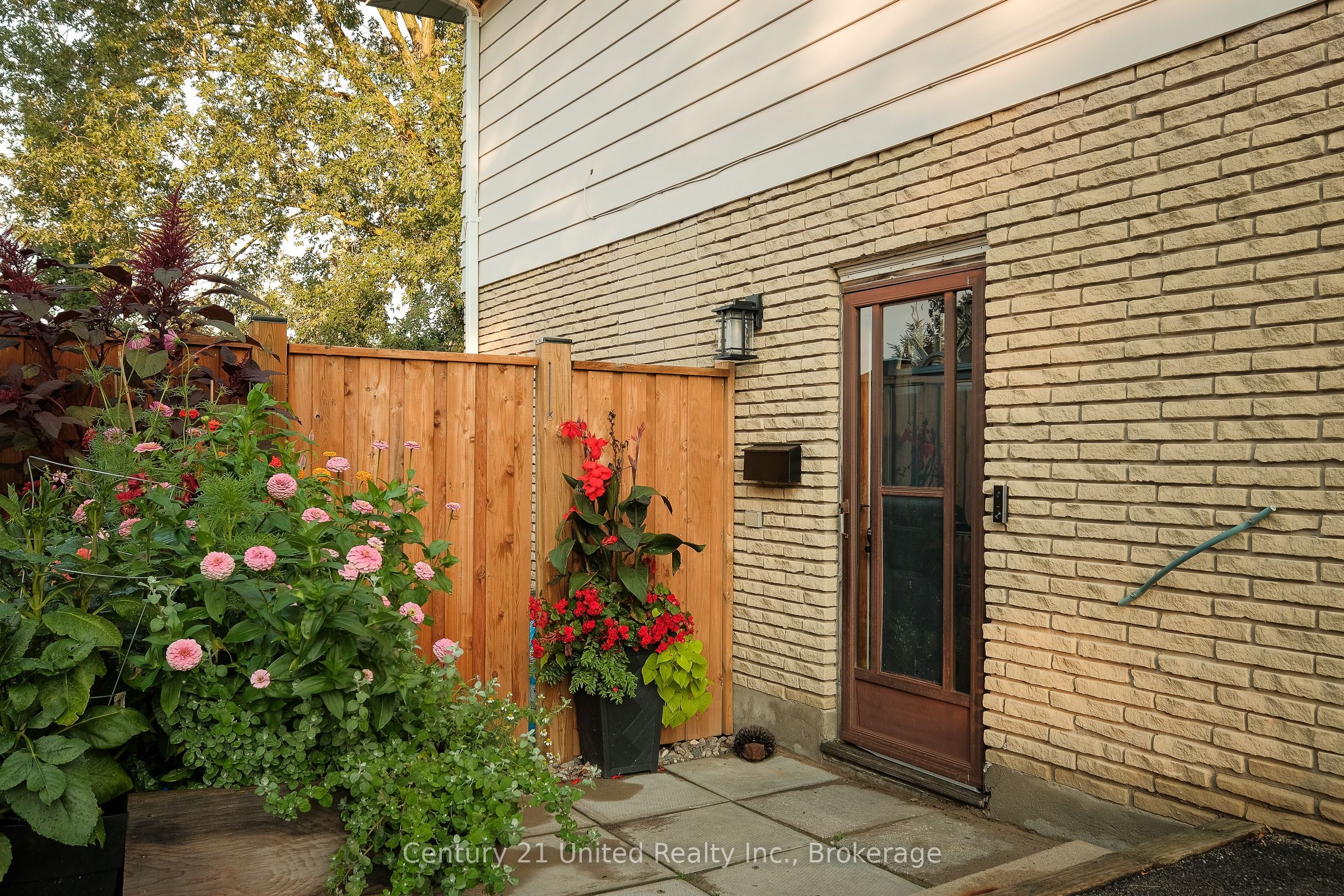 922 Webber Avenue Property Photo 2