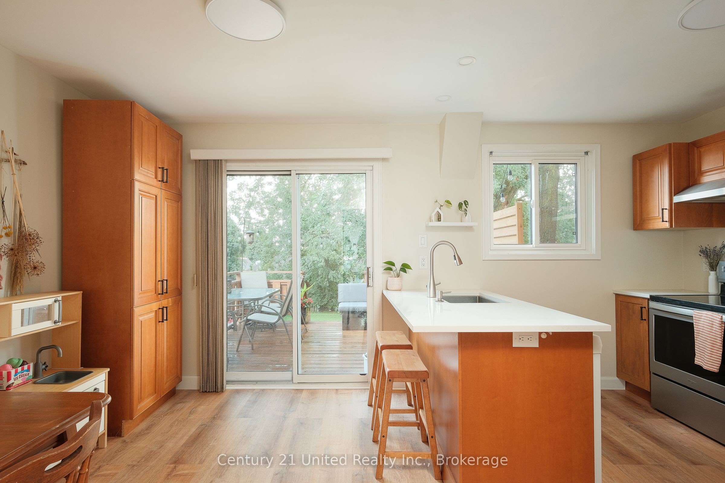922 Webber Avenue Property Photo 6