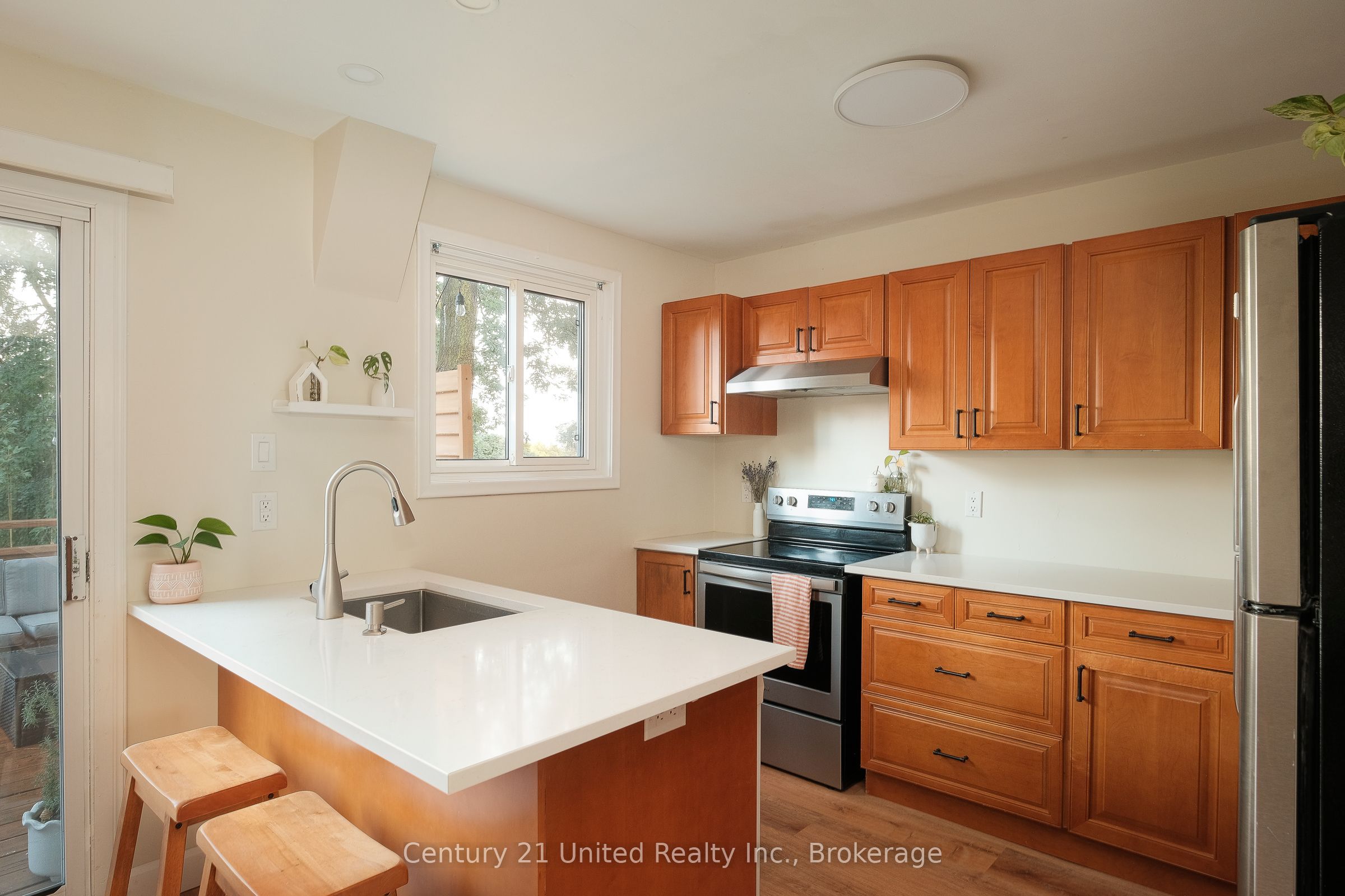 922 Webber Avenue Property Photo 8
