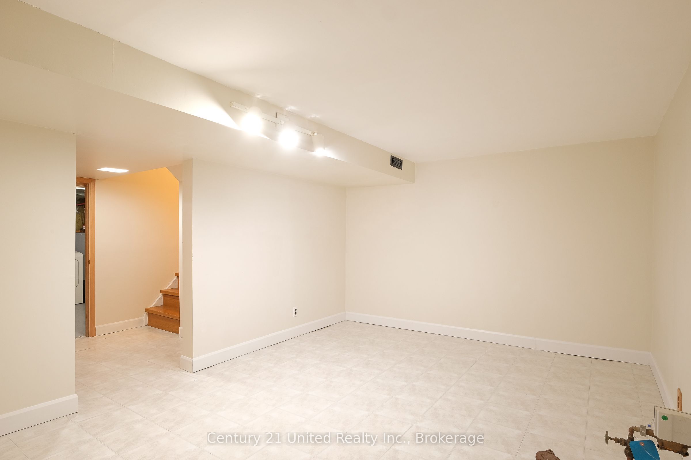 922 Webber Avenue Property Photo 18