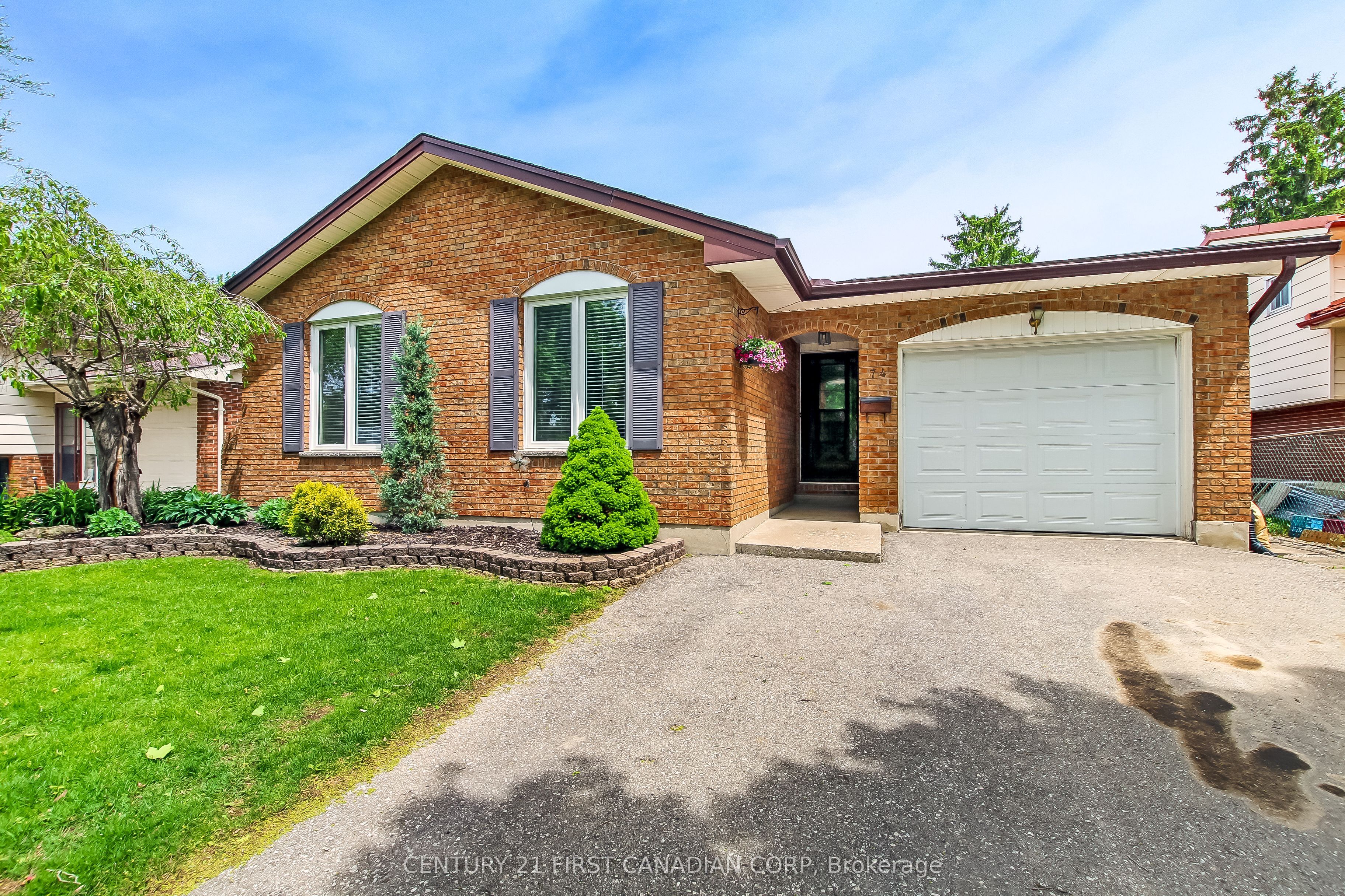74 Winding Way Crescent Property Photo 1