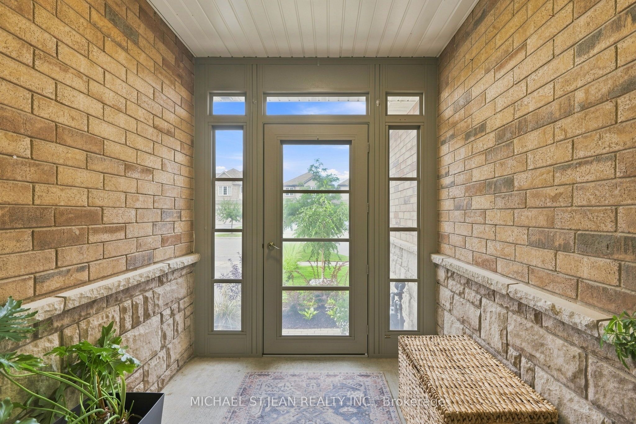 192 Winterberry Boulevard Property Photo 7