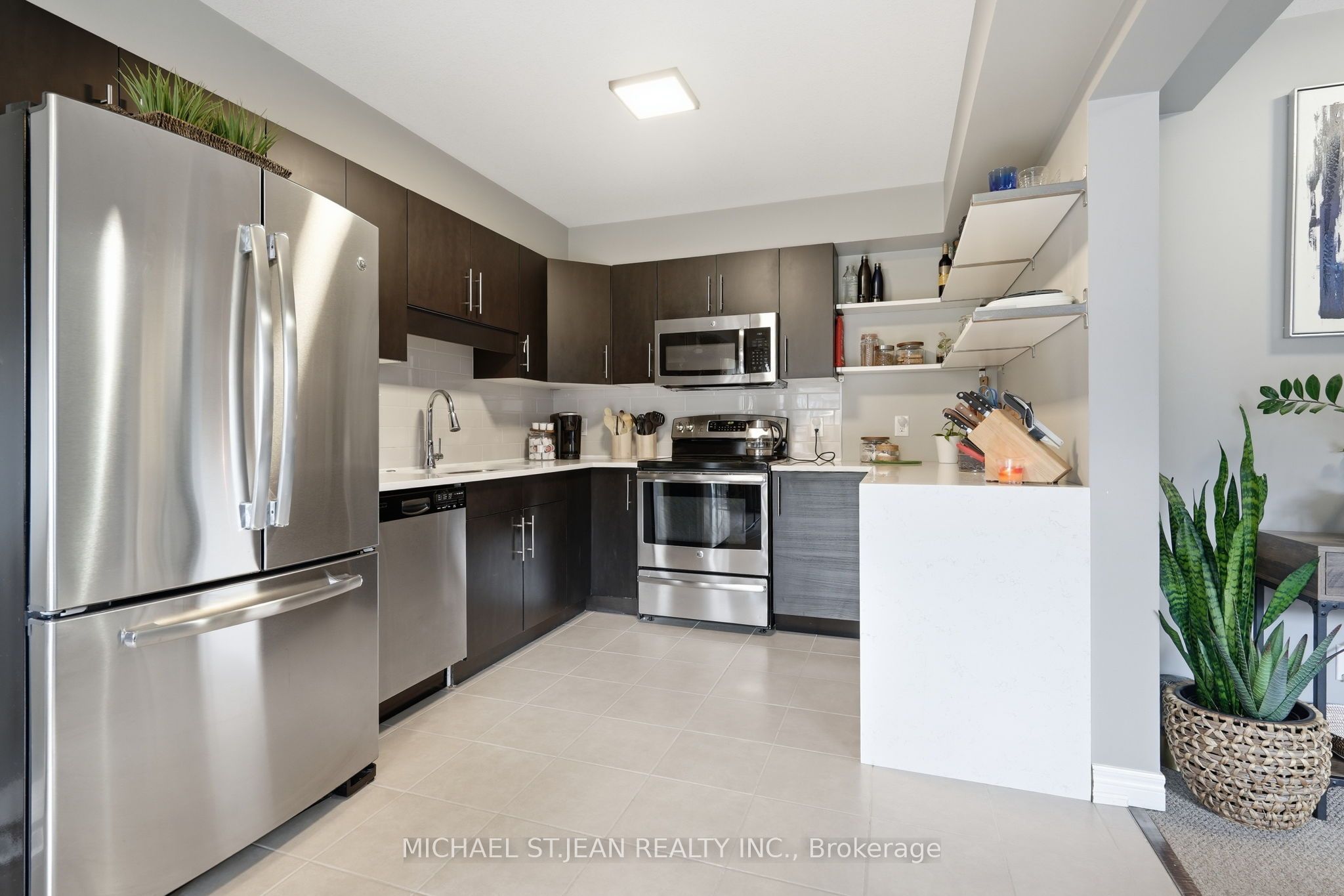 192 Winterberry Boulevard Property Photo 14