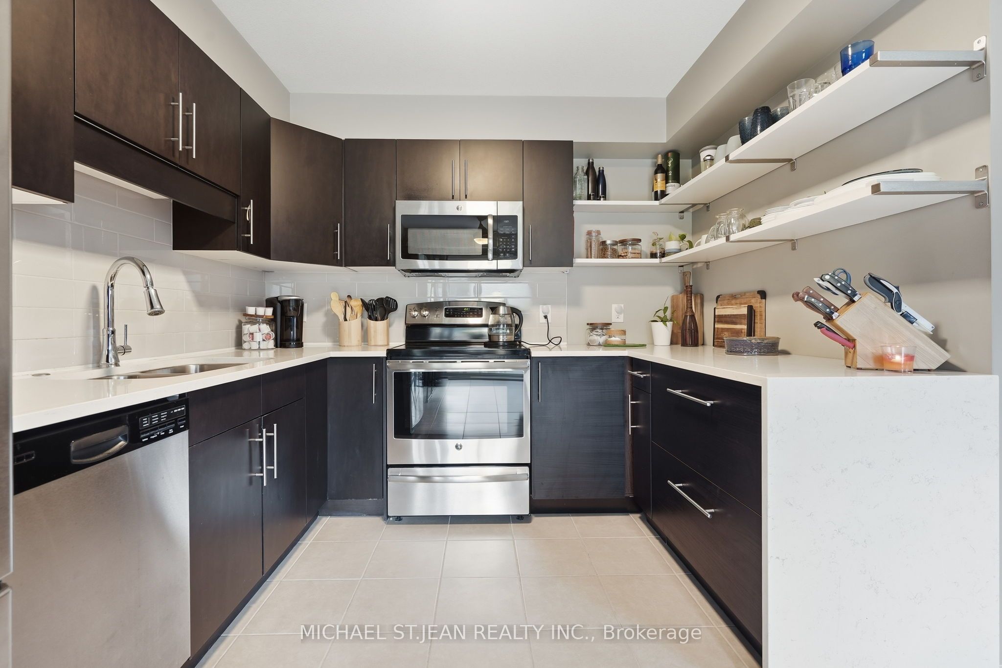 192 Winterberry Boulevard Property Photo 15