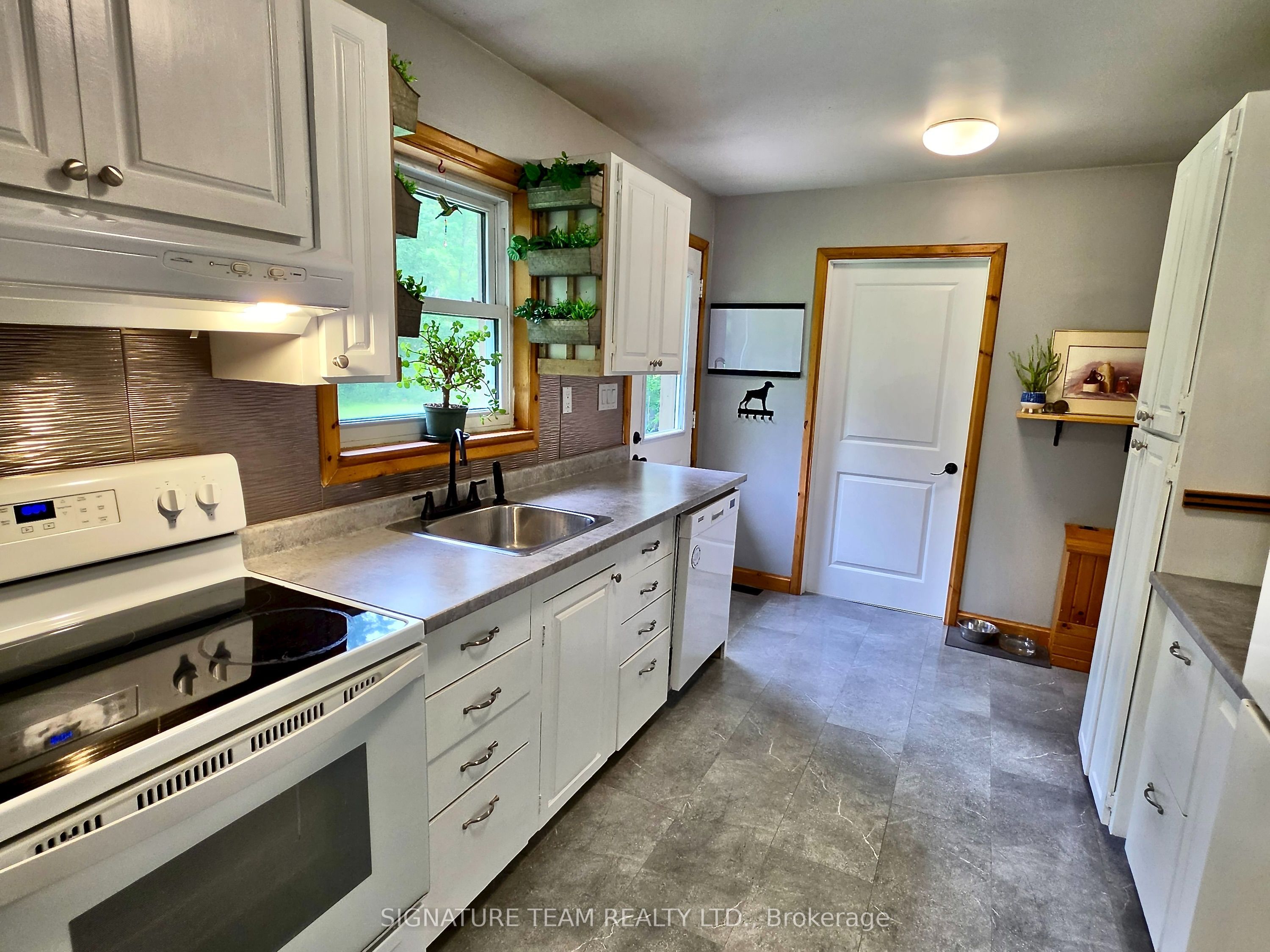 57 Gleason Lane Property Photo 8
