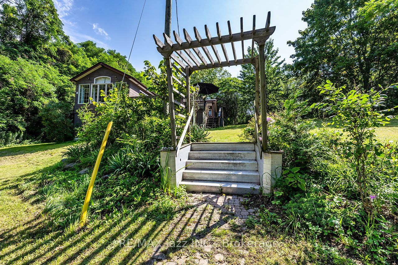 50 Long Island Property Photo 15