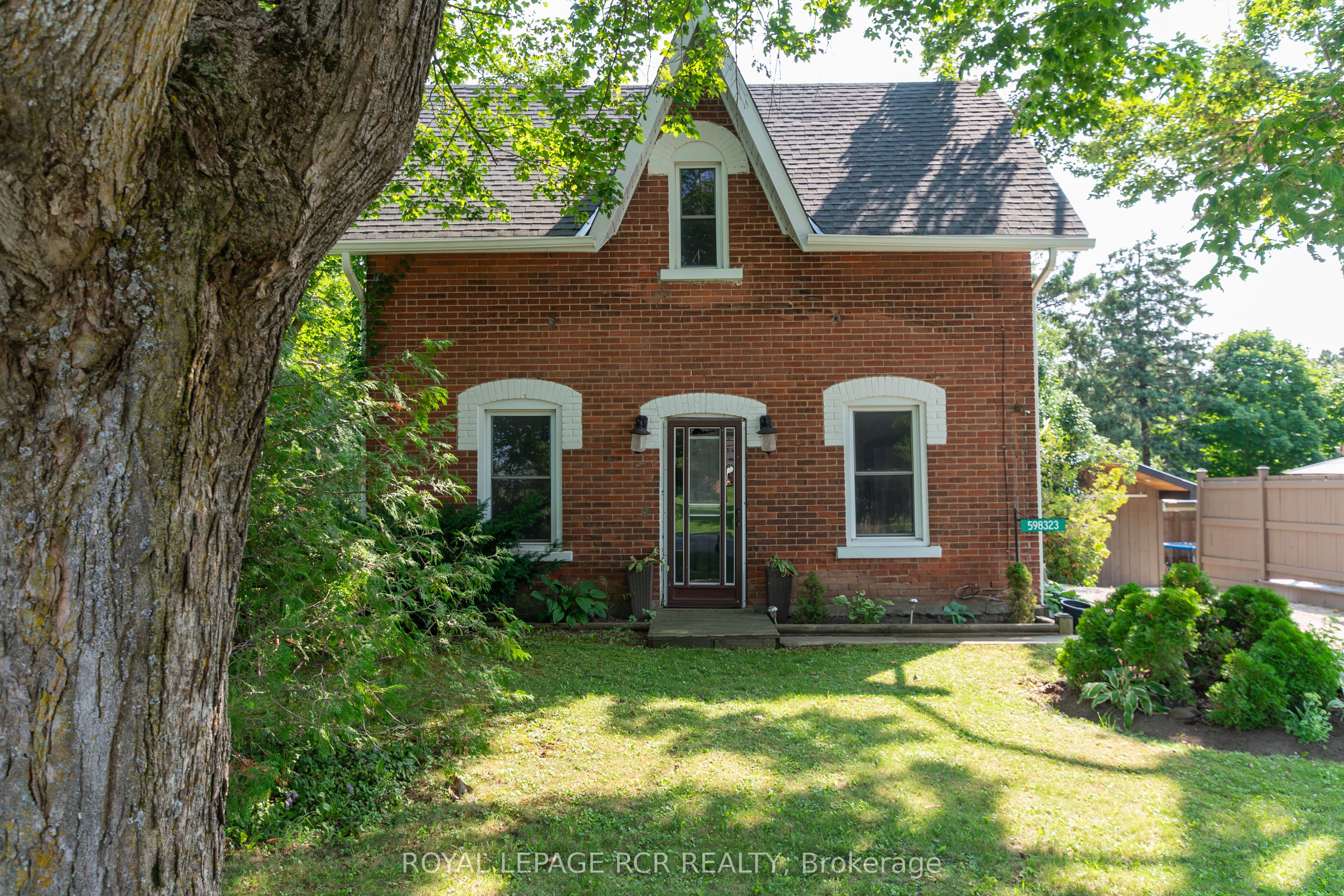 598323 2nd Line W Property Photo 2