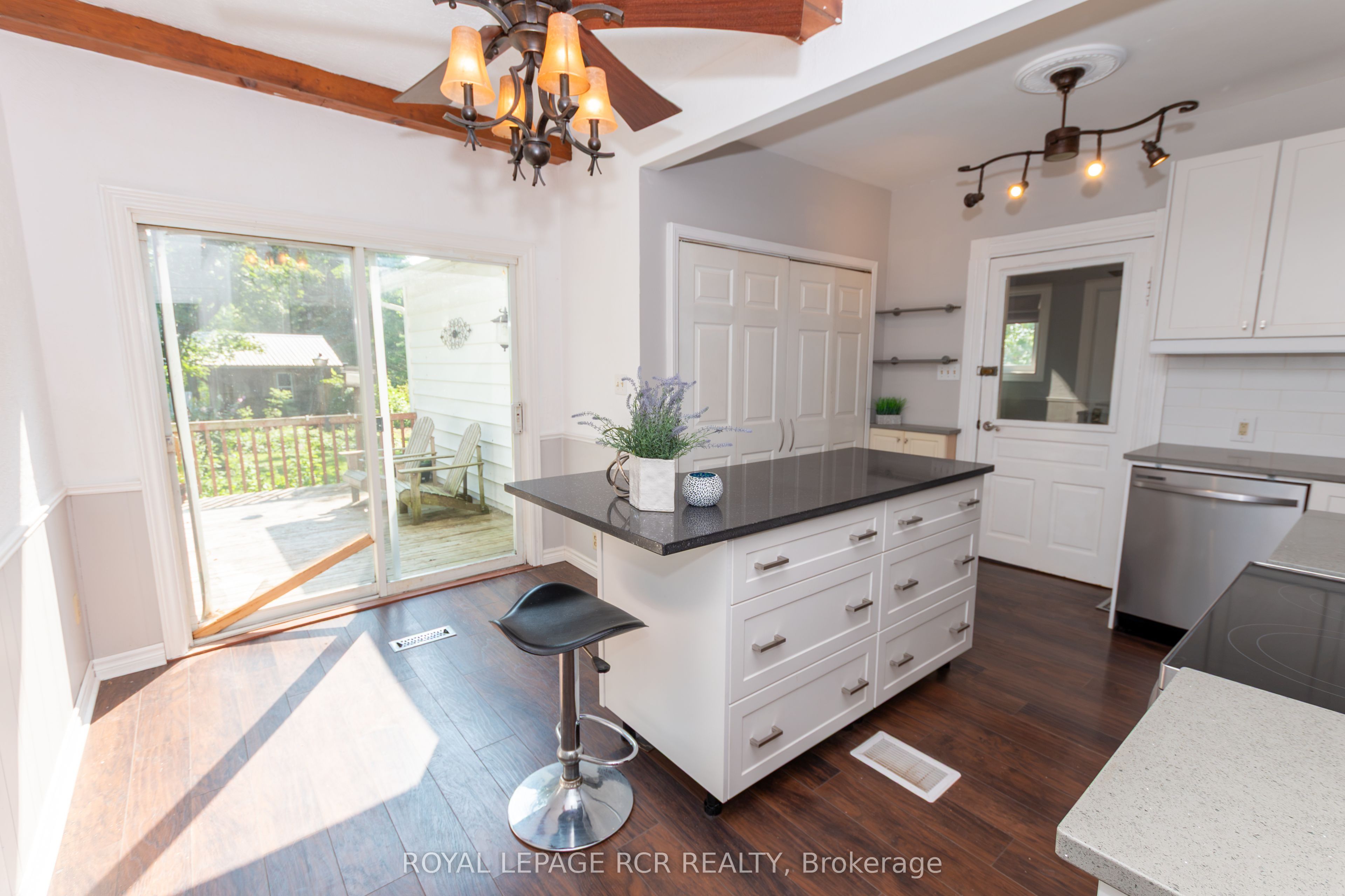 598323 2nd Line W Property Photo 15