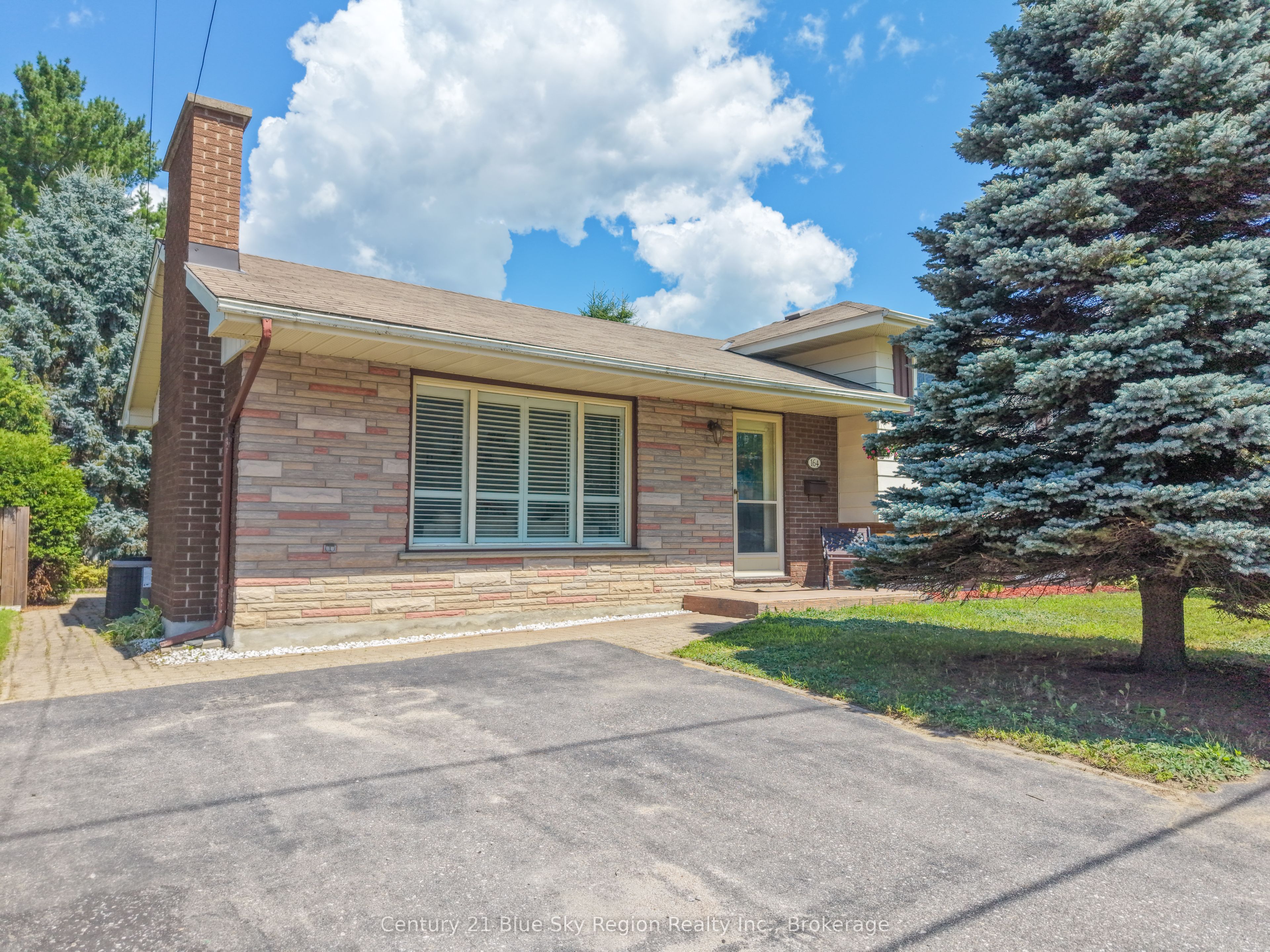 164 Gordon Drive Property Photo 2