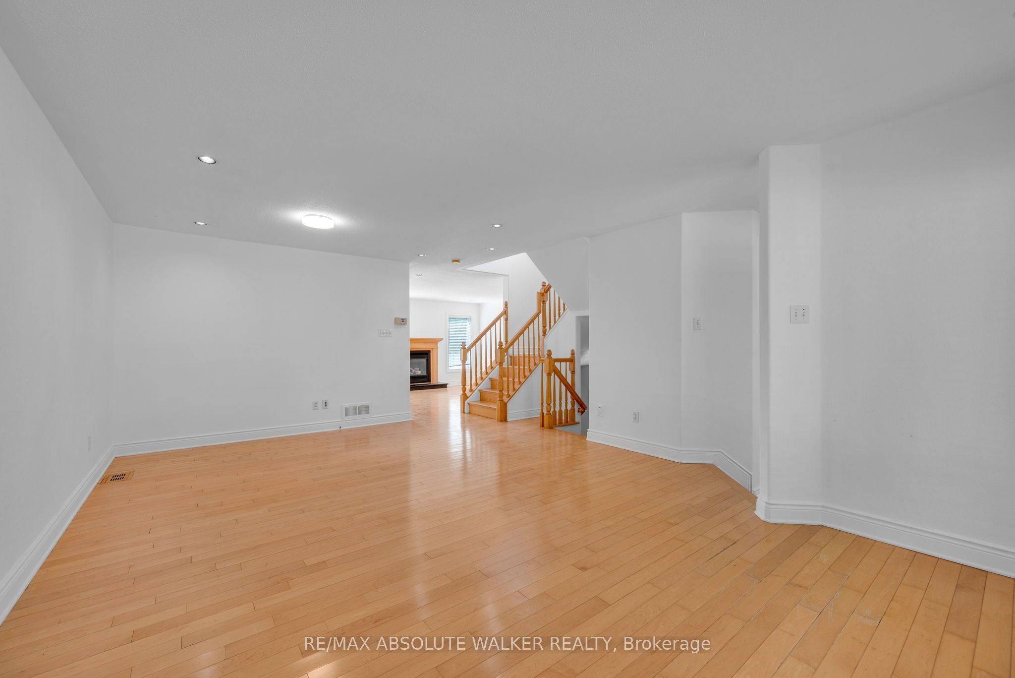 2269 Sandman Crescent Property Photo 4