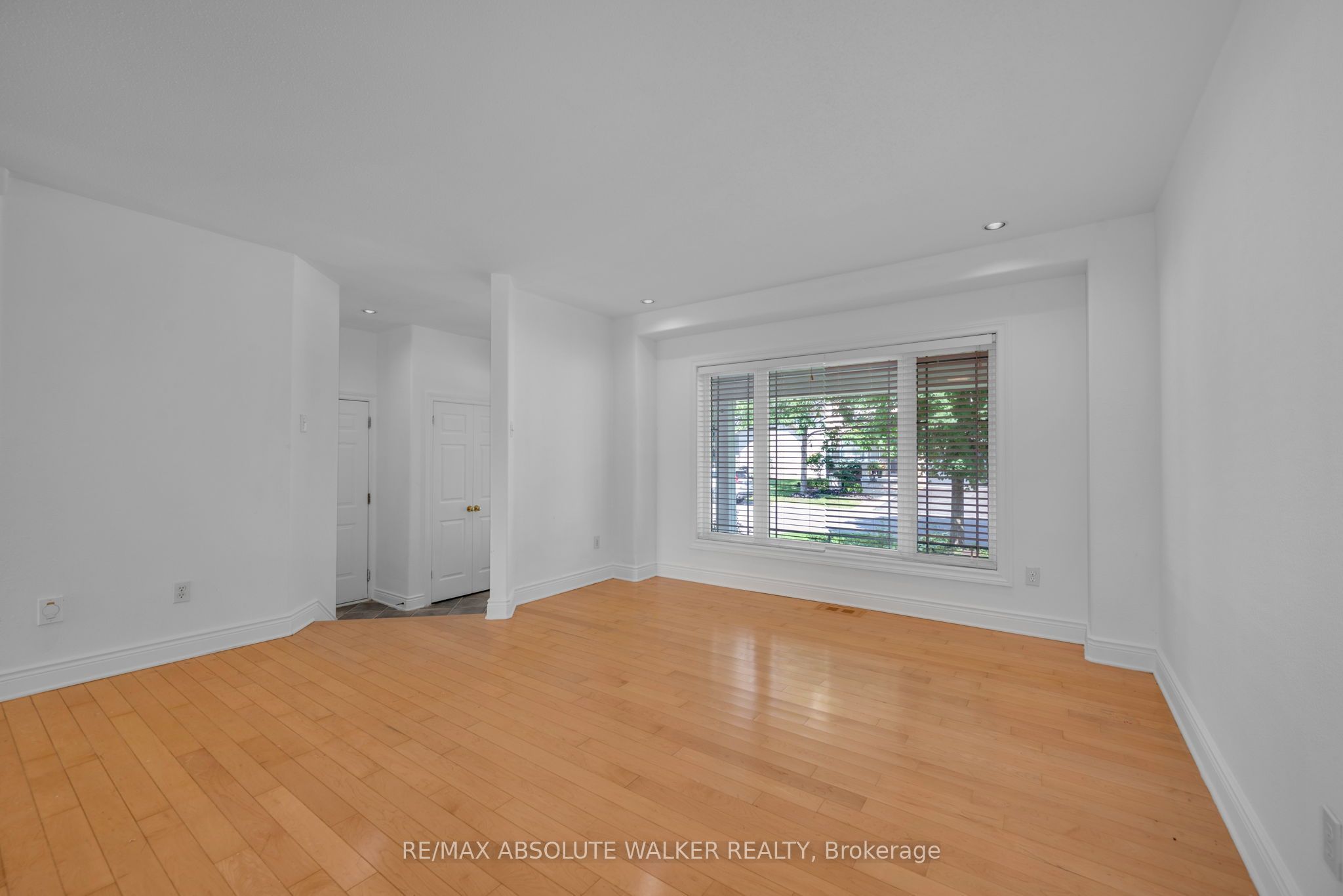 2269 Sandman Crescent Property Photo 5