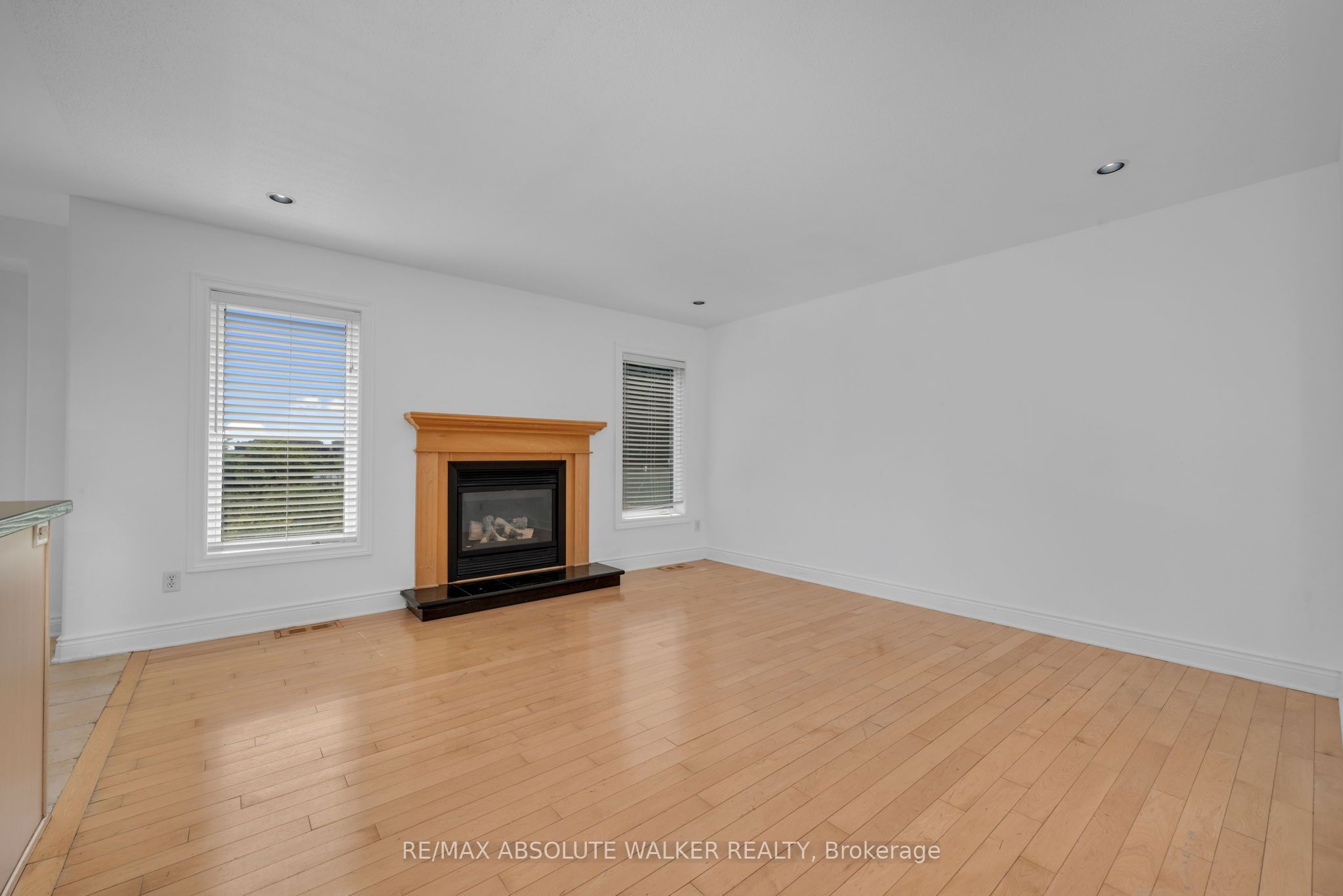 2269 Sandman Crescent Property Photo 8