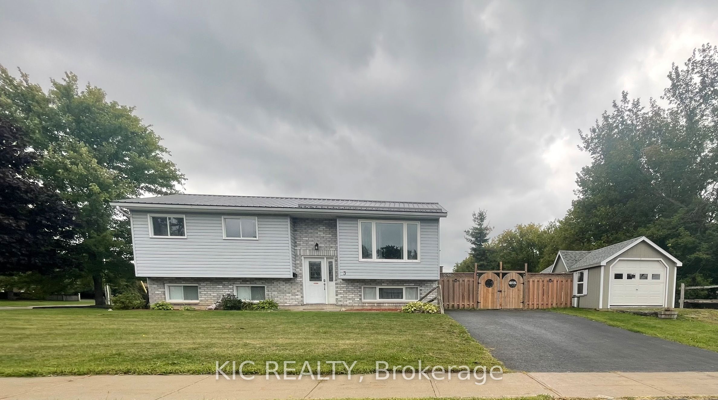 3 Creekside Drive Property Photo 1