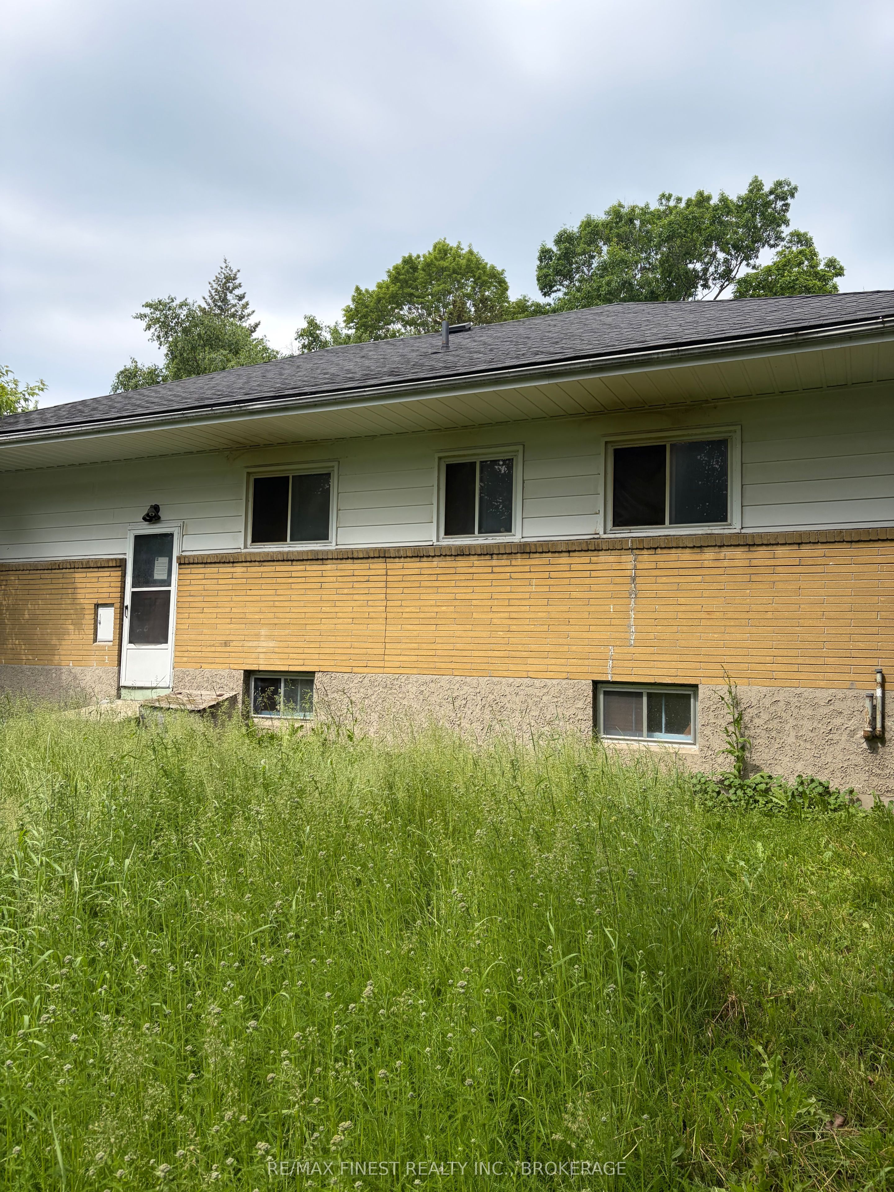 339 Mowat Avenue Property Photo 2
