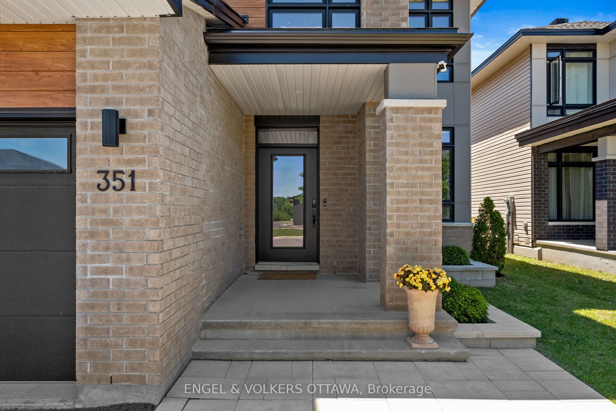 351 Shuttleworth Drive Property Photo 3