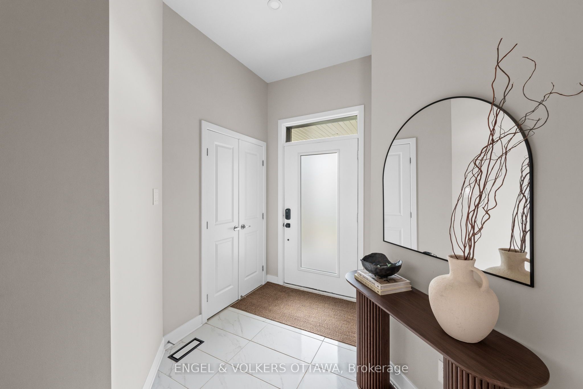 351 Shuttleworth Drive Property Photo 4