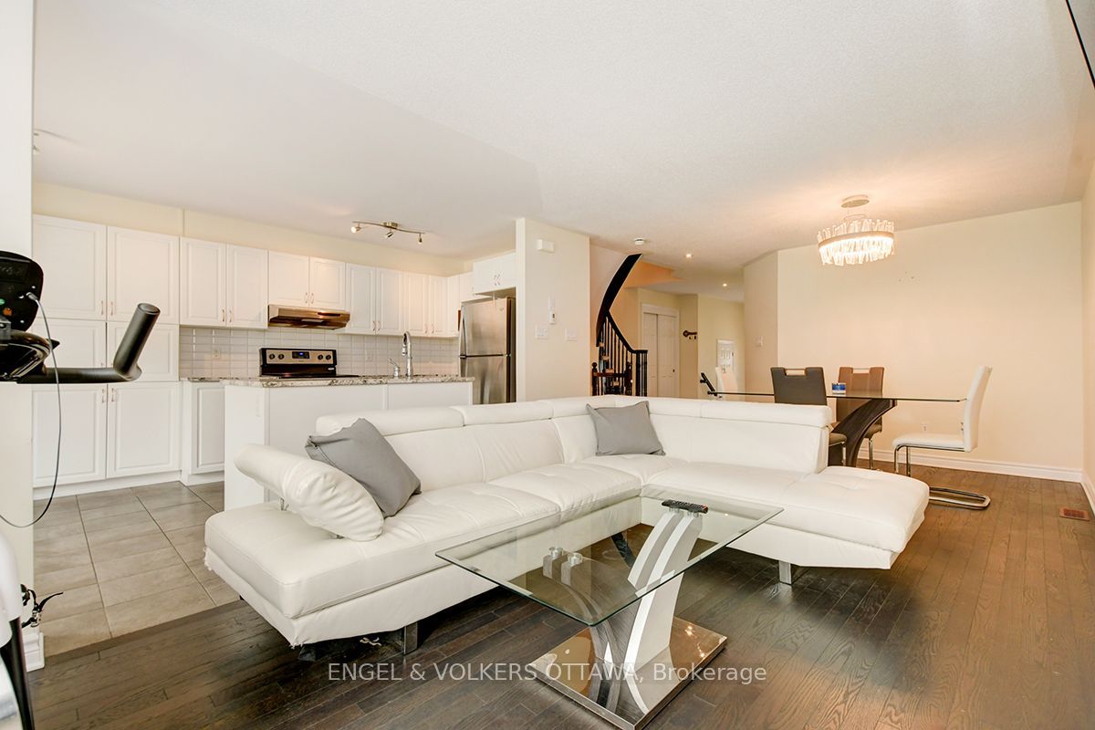 561 Petrichor Crescent Property Photo 4