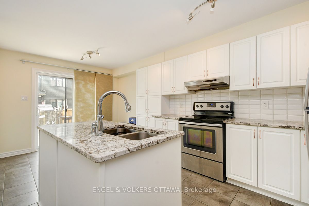 561 Petrichor Crescent Property Photo 6
