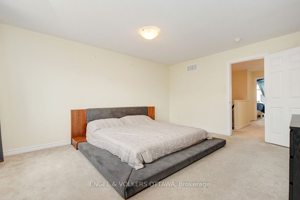 561 Petrichor Crescent Property Photo 12