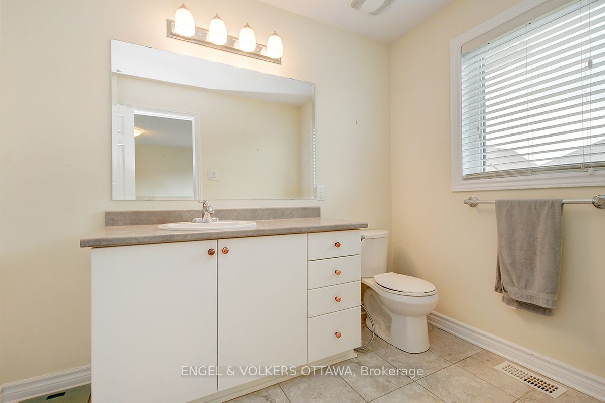 561 Petrichor Crescent Property Photo 13