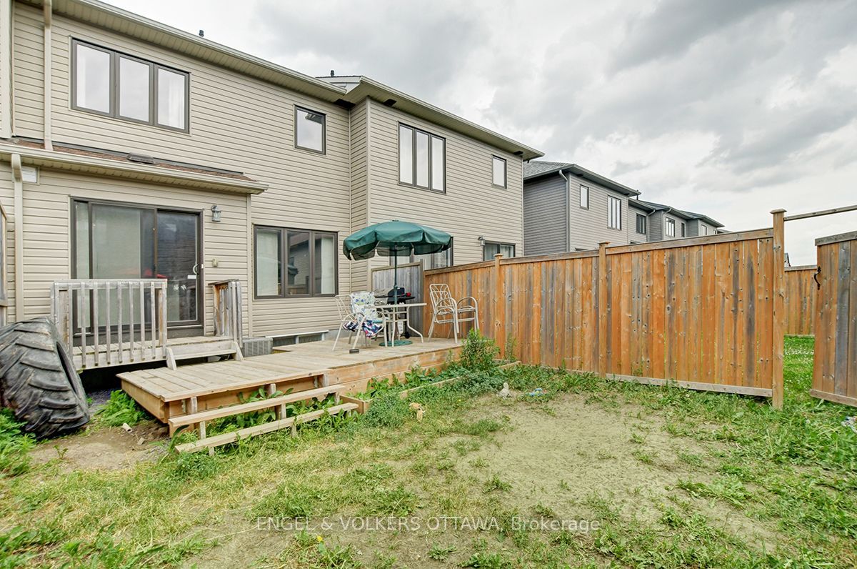 561 Petrichor Crescent Property Photo 21
