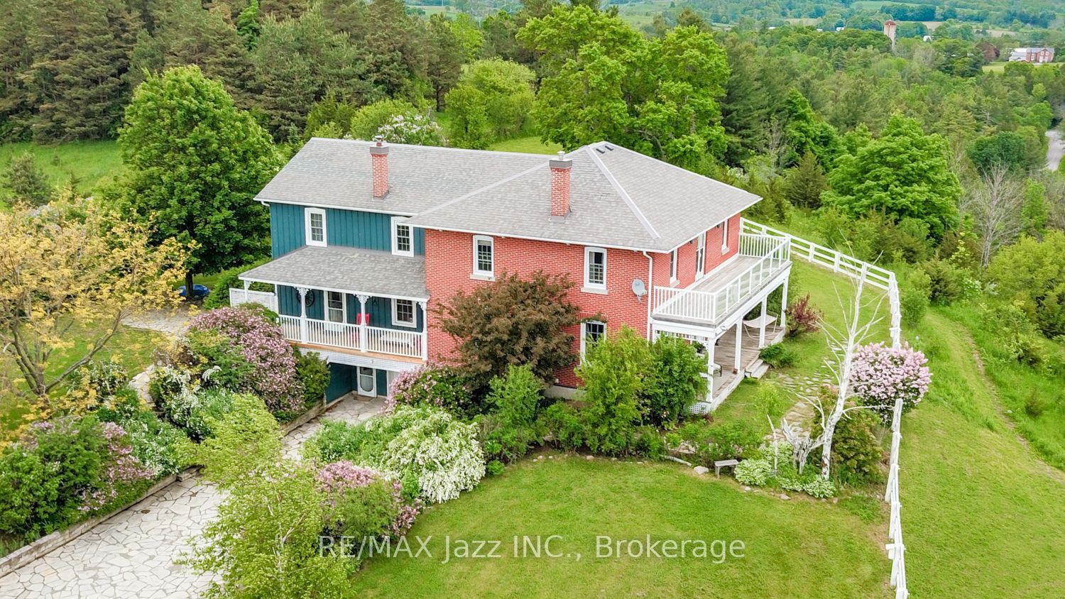 6300 6th Line Property Photo 1