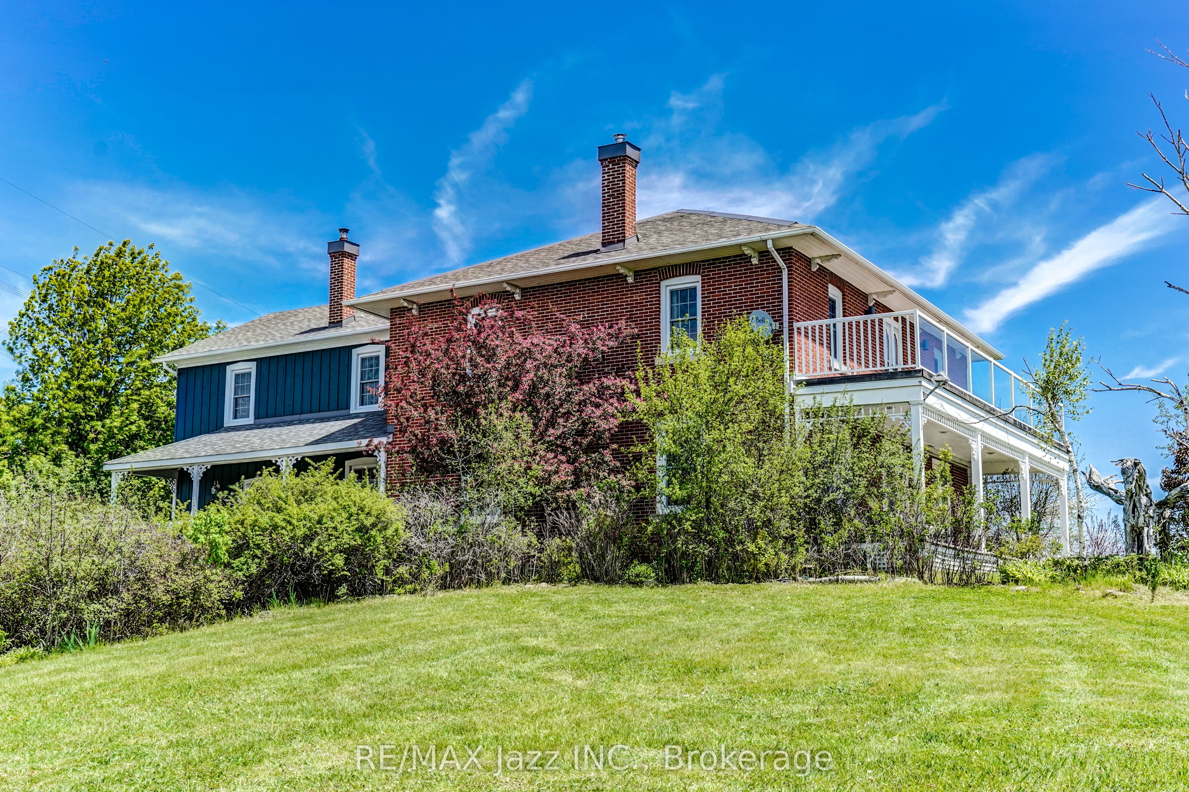 6300 6th Line Property Photo 2