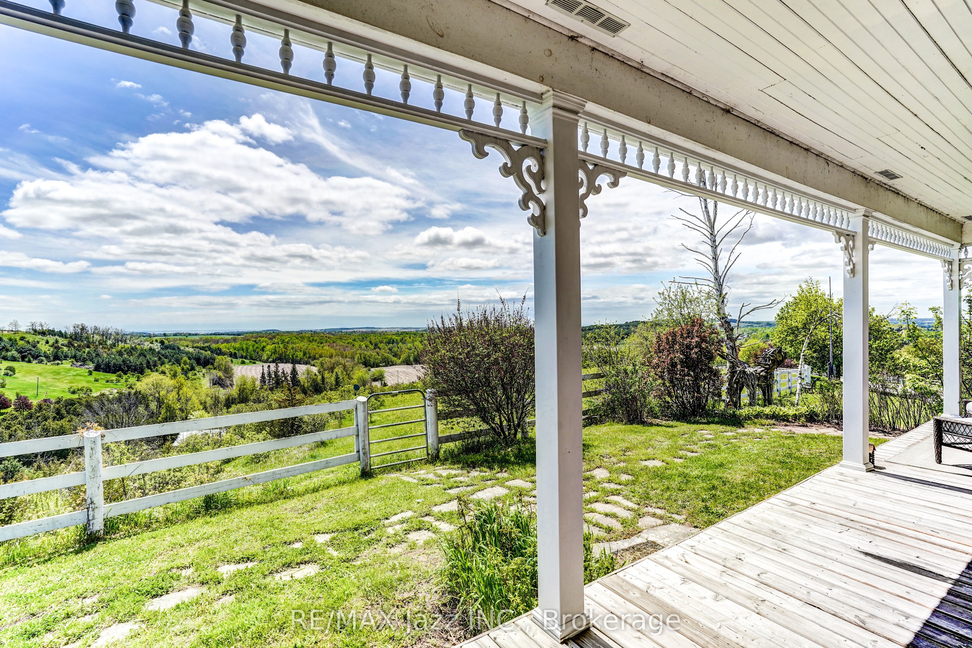 6300 6th Line Property Photo 3