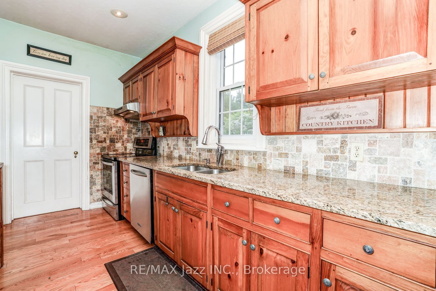 6300 6th Line Property Photo 8