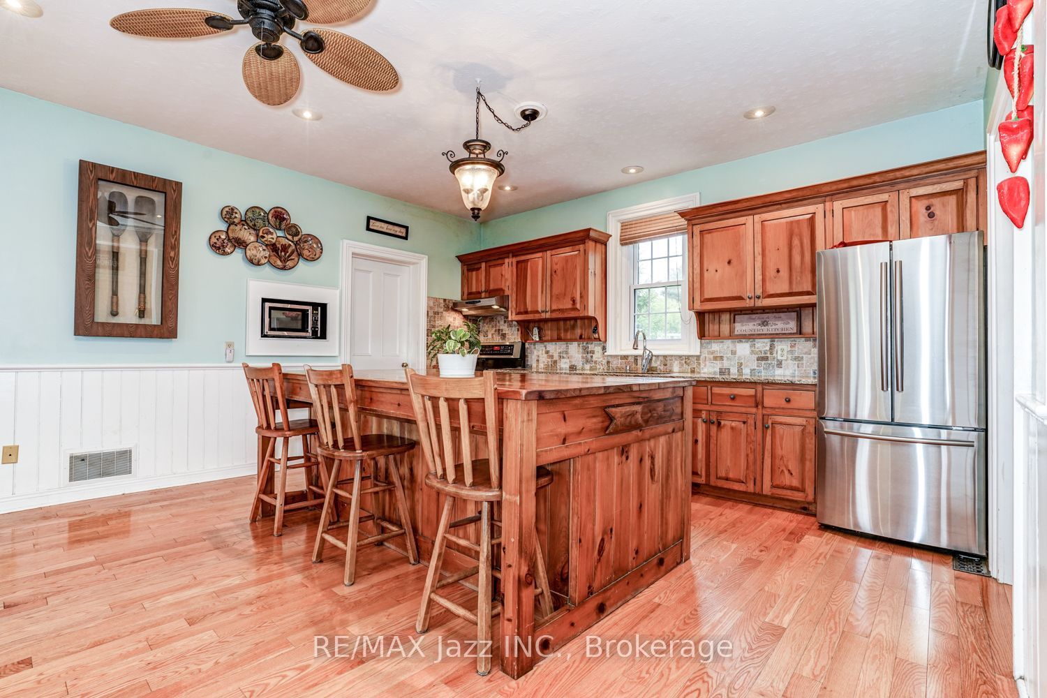 6300 6th Line Property Photo 9