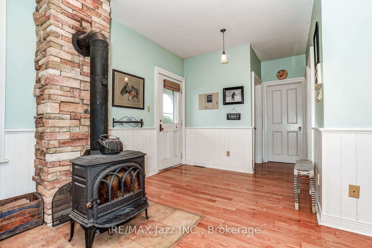 6300 6th Line Property Photo 10