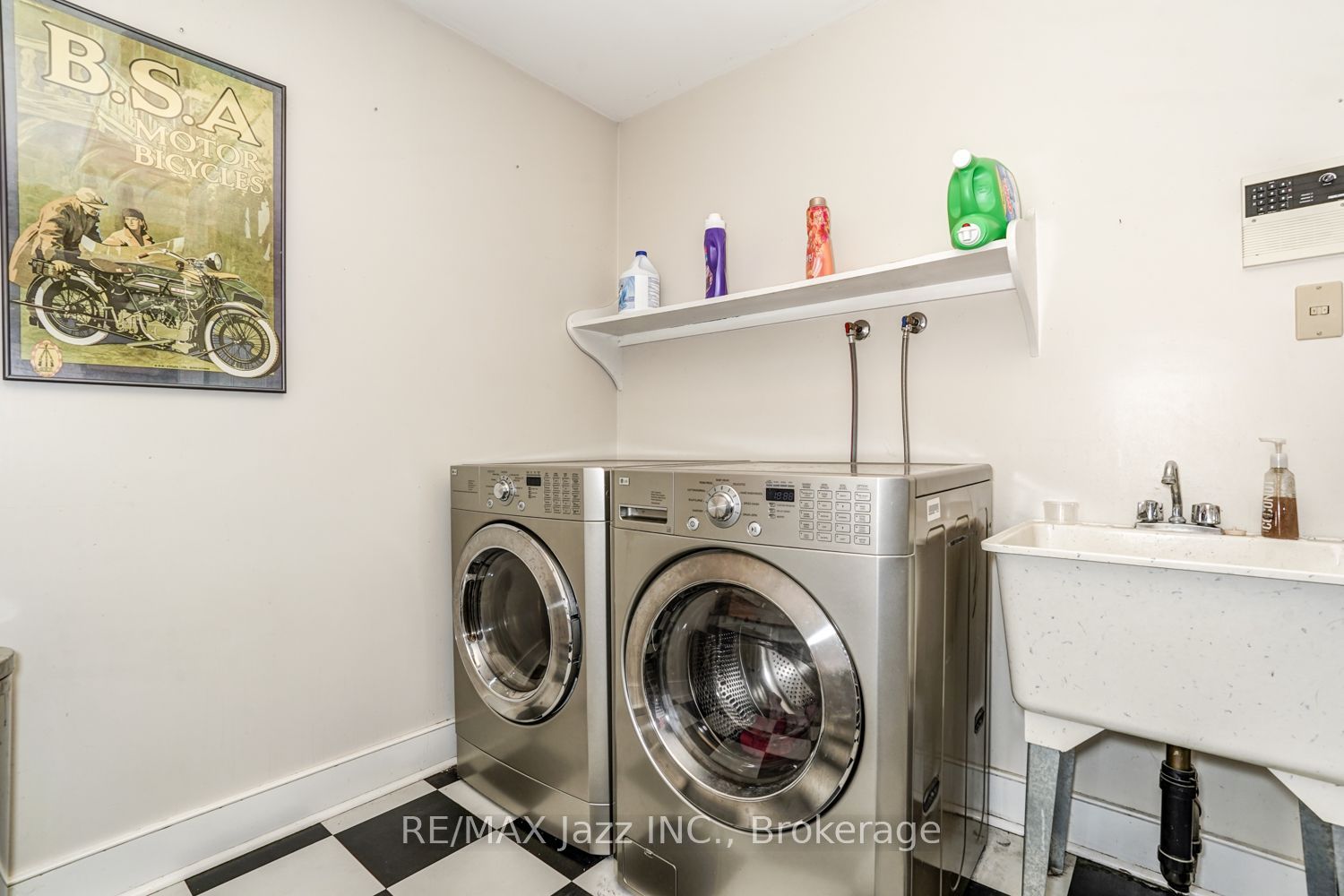 6300 6th Line Property Photo 24