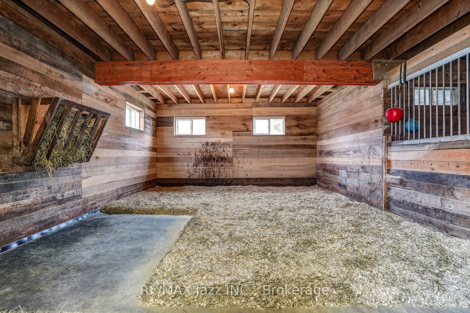 6300 6th Line Property Photo 32