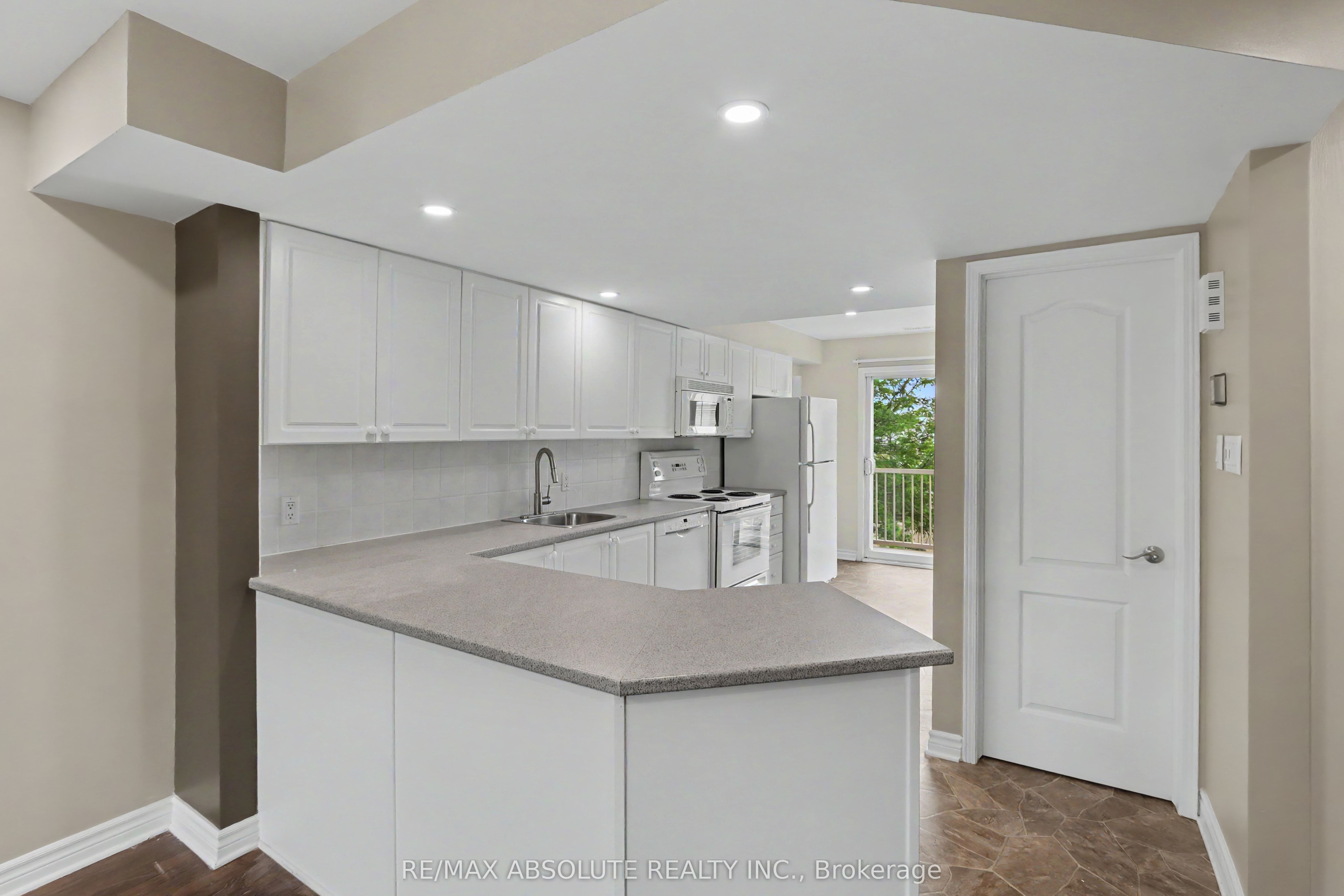 294 Cresthaven Drive Property Photo 6