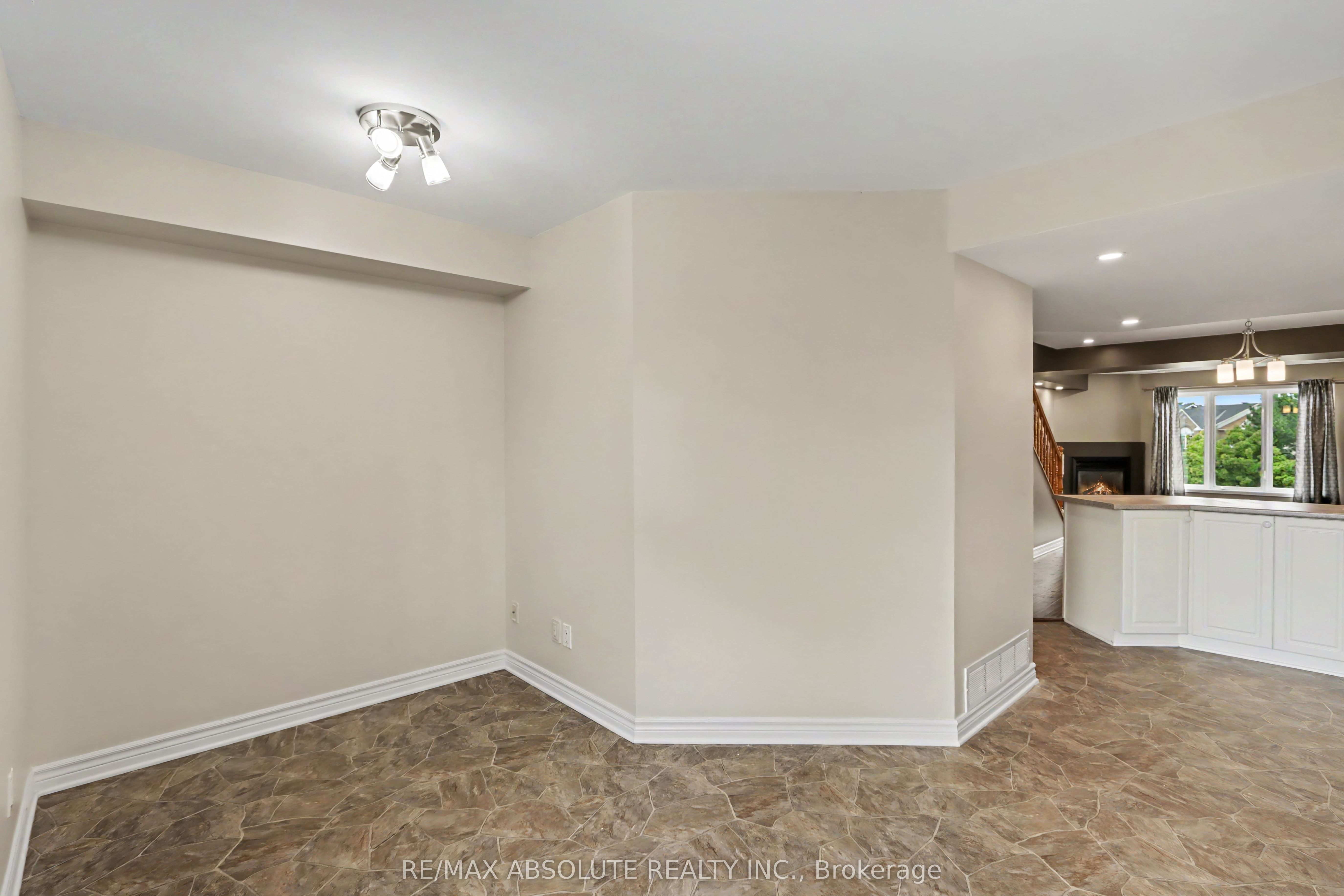 294 Cresthaven Drive Property Photo 8