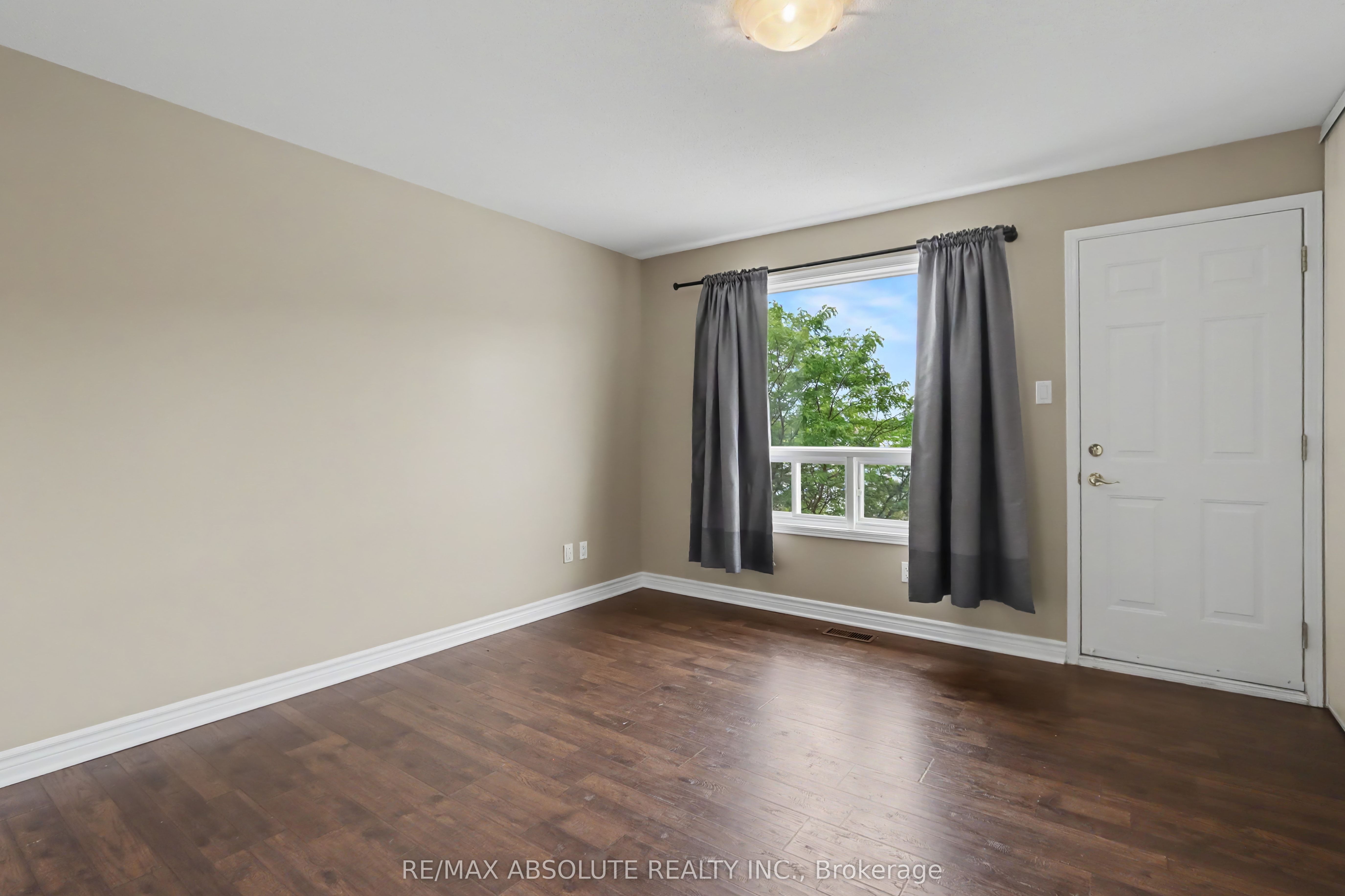 294 Cresthaven Drive Property Photo 13