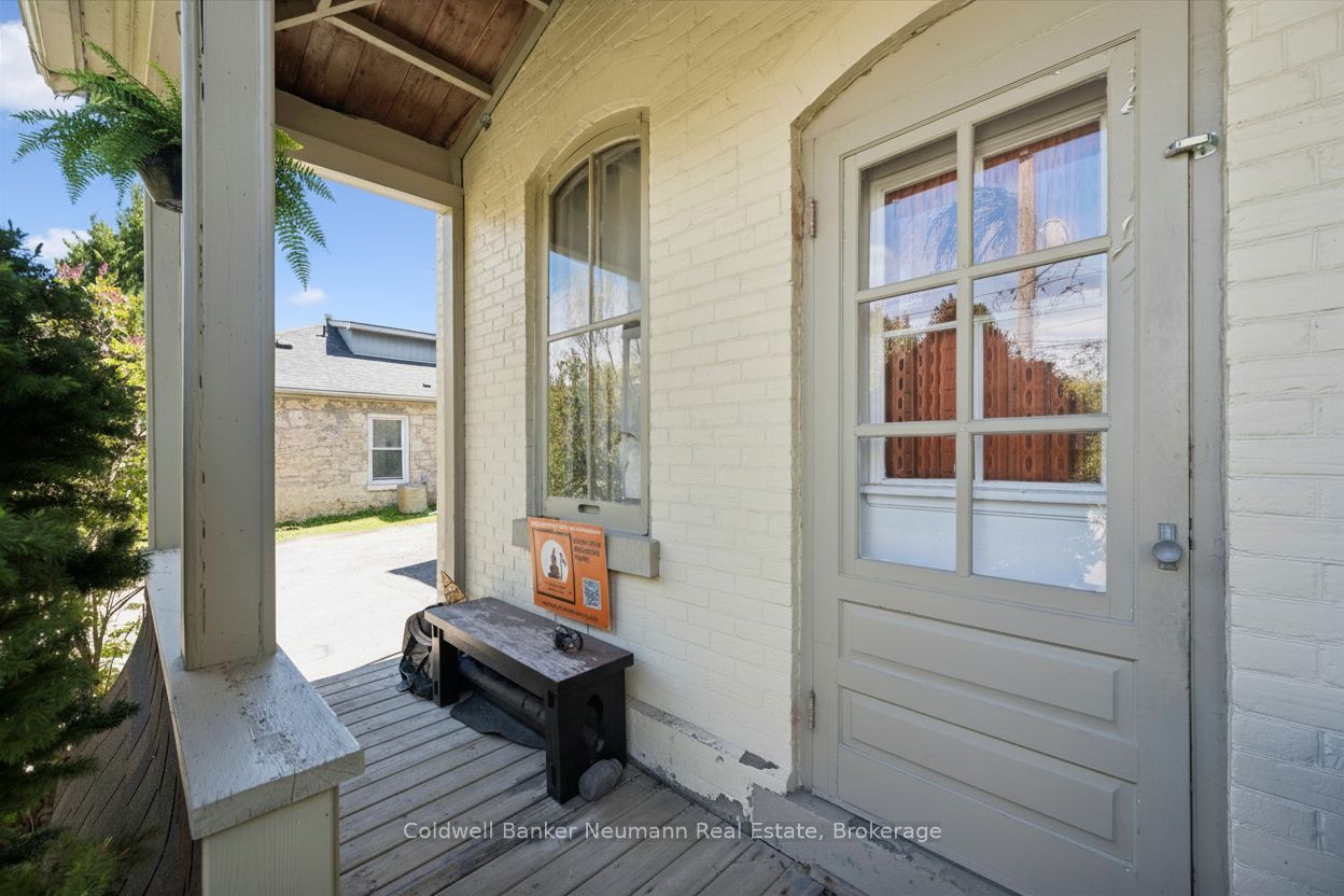 159 Glasgow Street N Property Photo 4