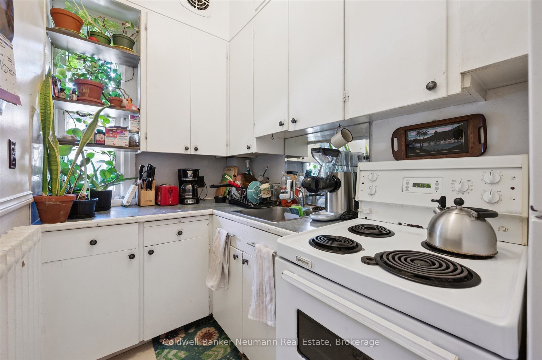 159 Glasgow Street N Property Photo 8