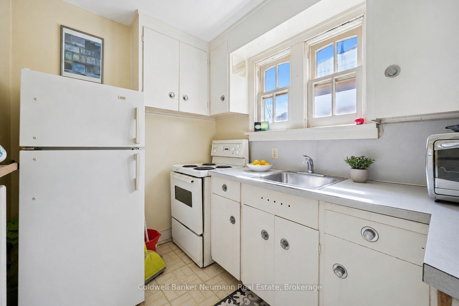 159 Glasgow Street N Property Photo 26