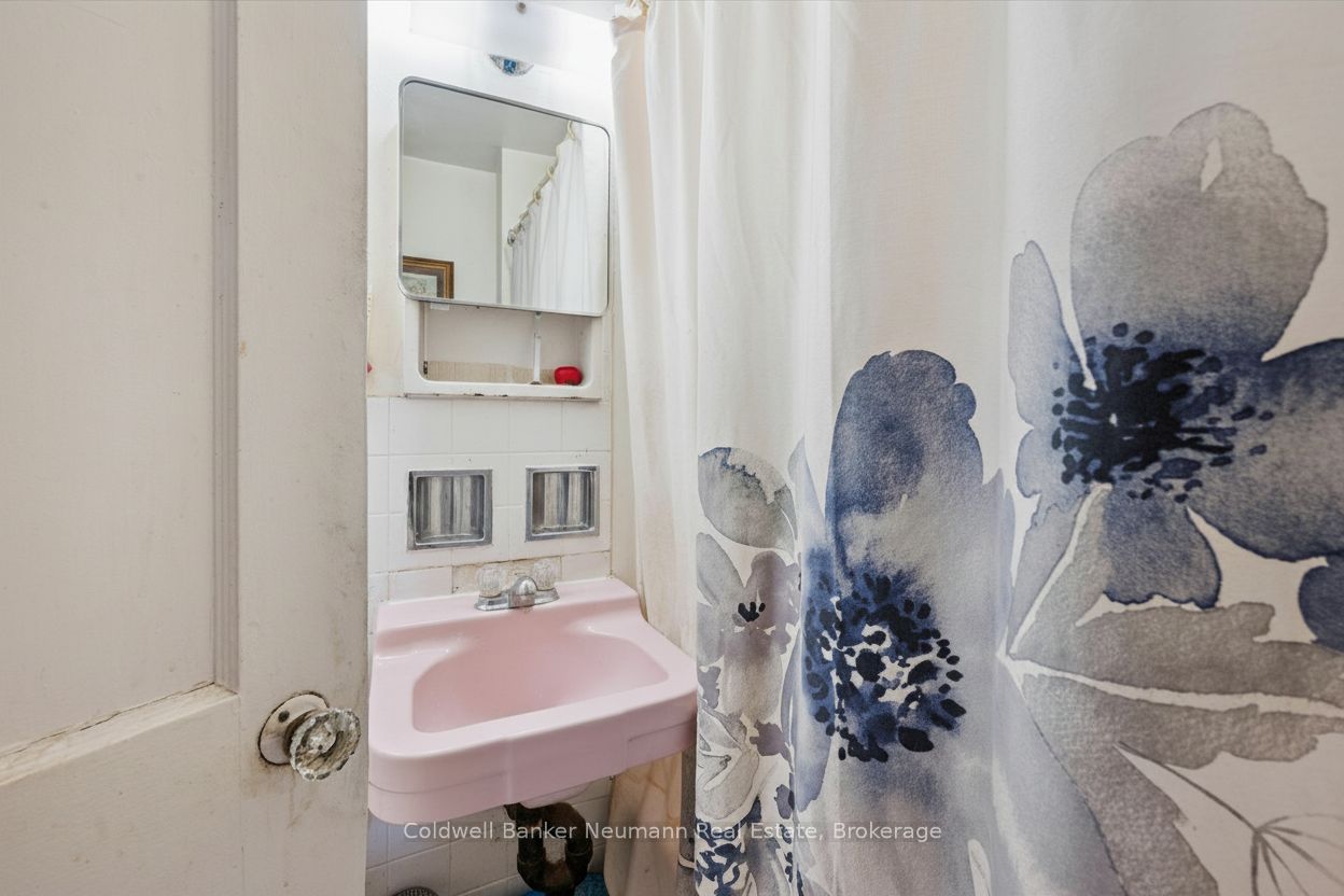 159 Glasgow Street N Property Photo 27